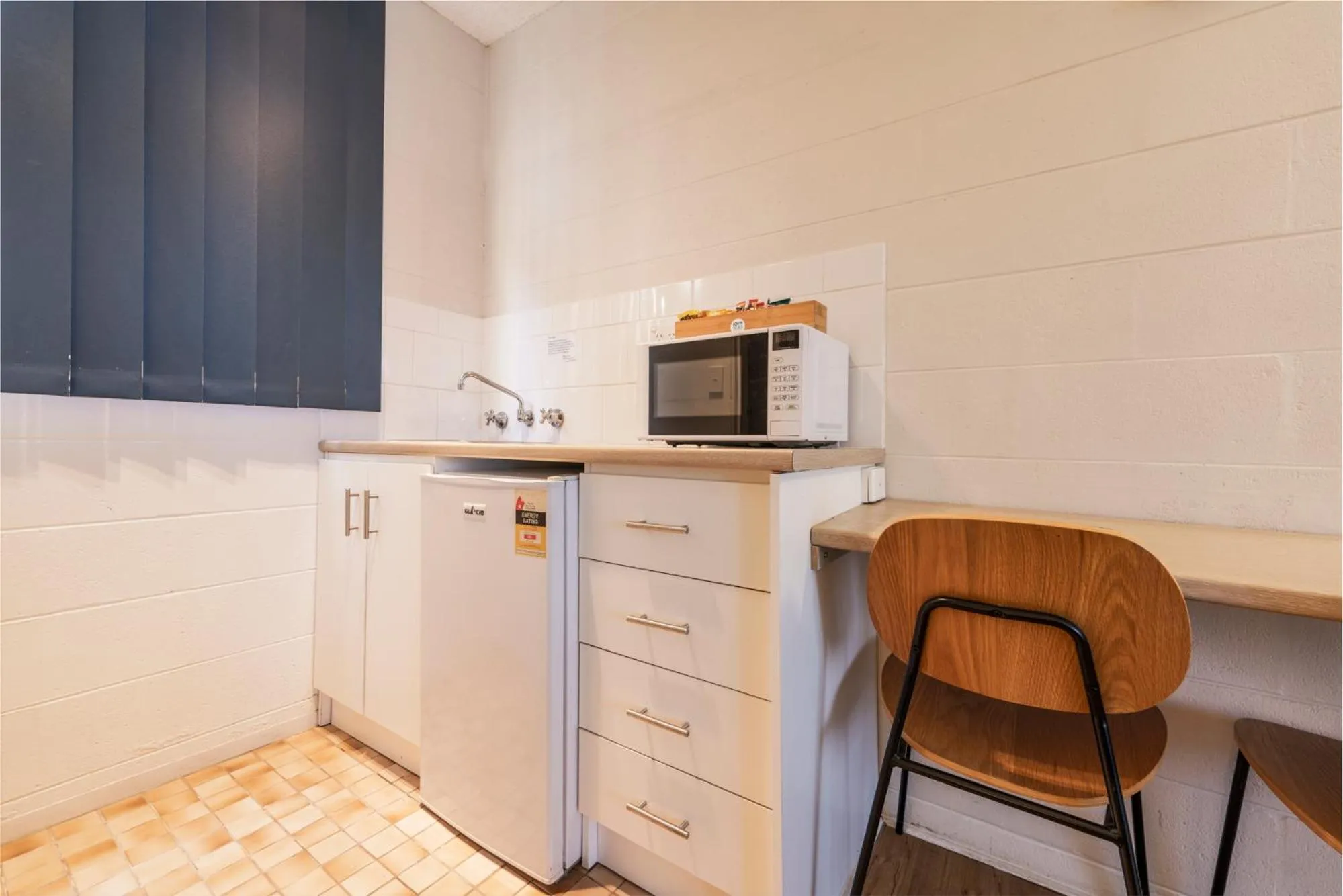 Kitchen or kitchenette in South Seas Motel