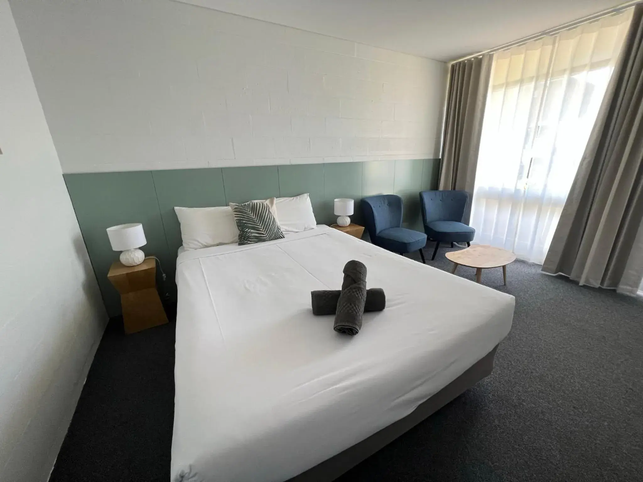 Queen Room with Garden View in South Seas Motel Queen Room with Garden View in South Seas Motel