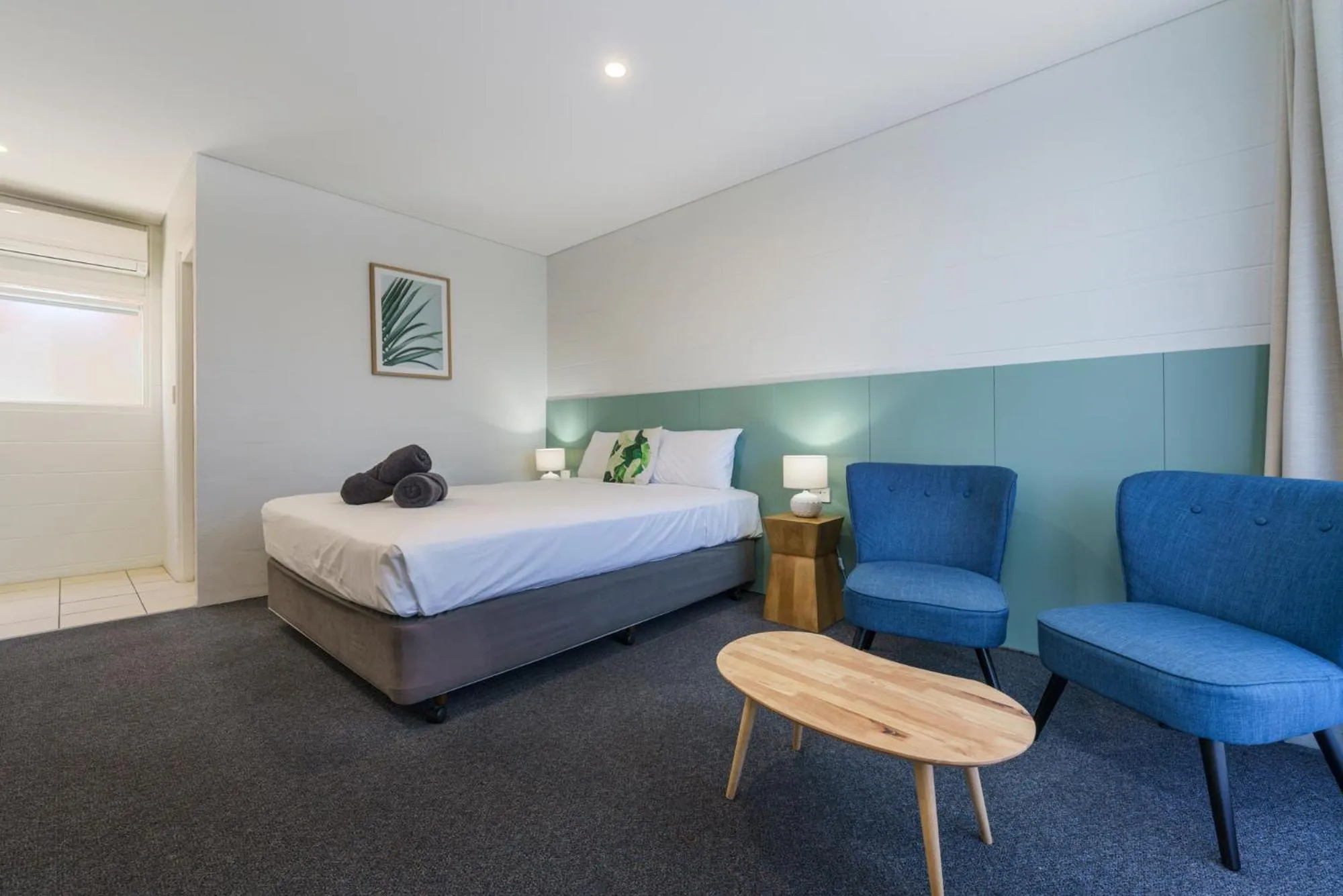 Photo of the whole room, Bed in South Seas Motel