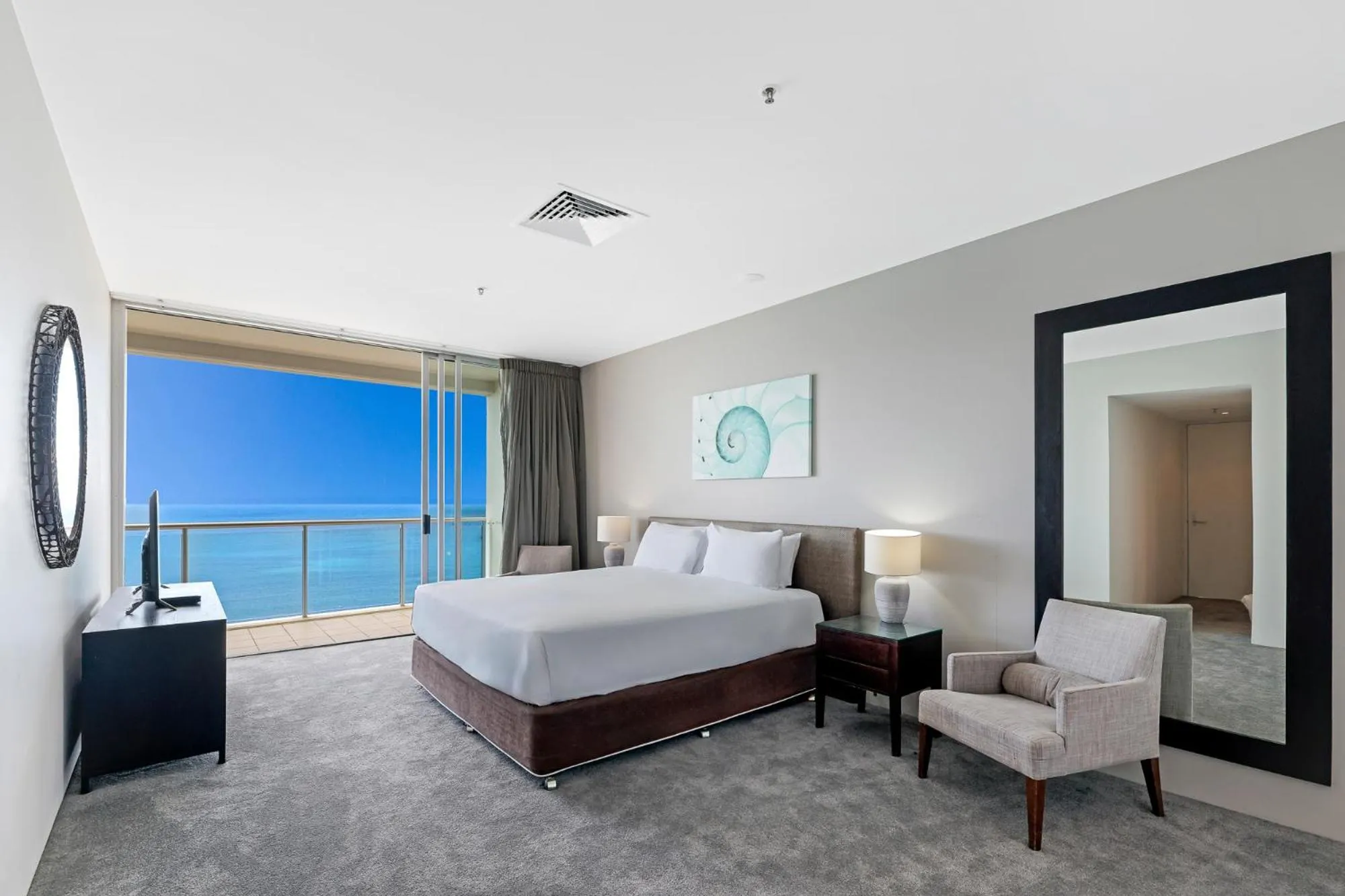 Bedroom, Bed in ULTIQA Air On Broadbeach