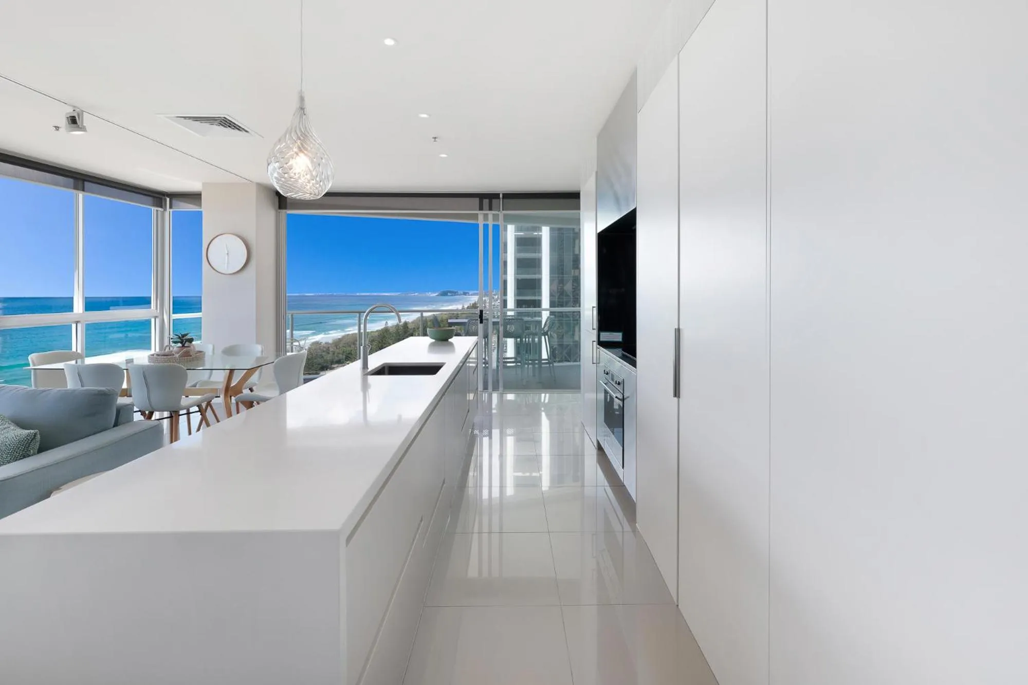 Kitchen or kitchenette in ULTIQA Air On Broadbeach