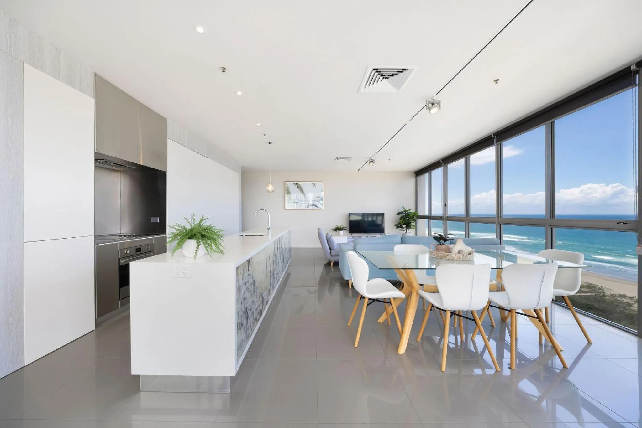 Kitchen or kitchenette in ULTIQA Air On Broadbeach