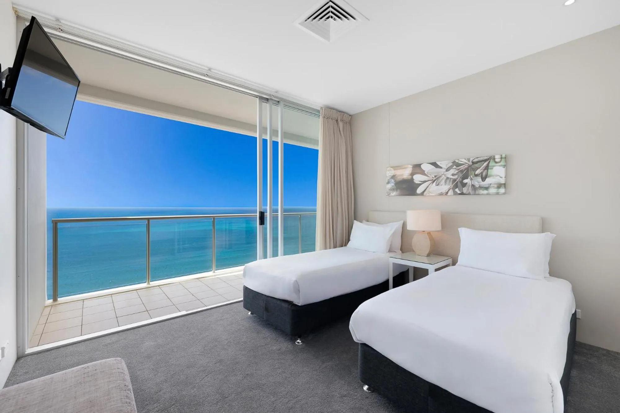 Bedroom, Bed in ULTIQA Air On Broadbeach