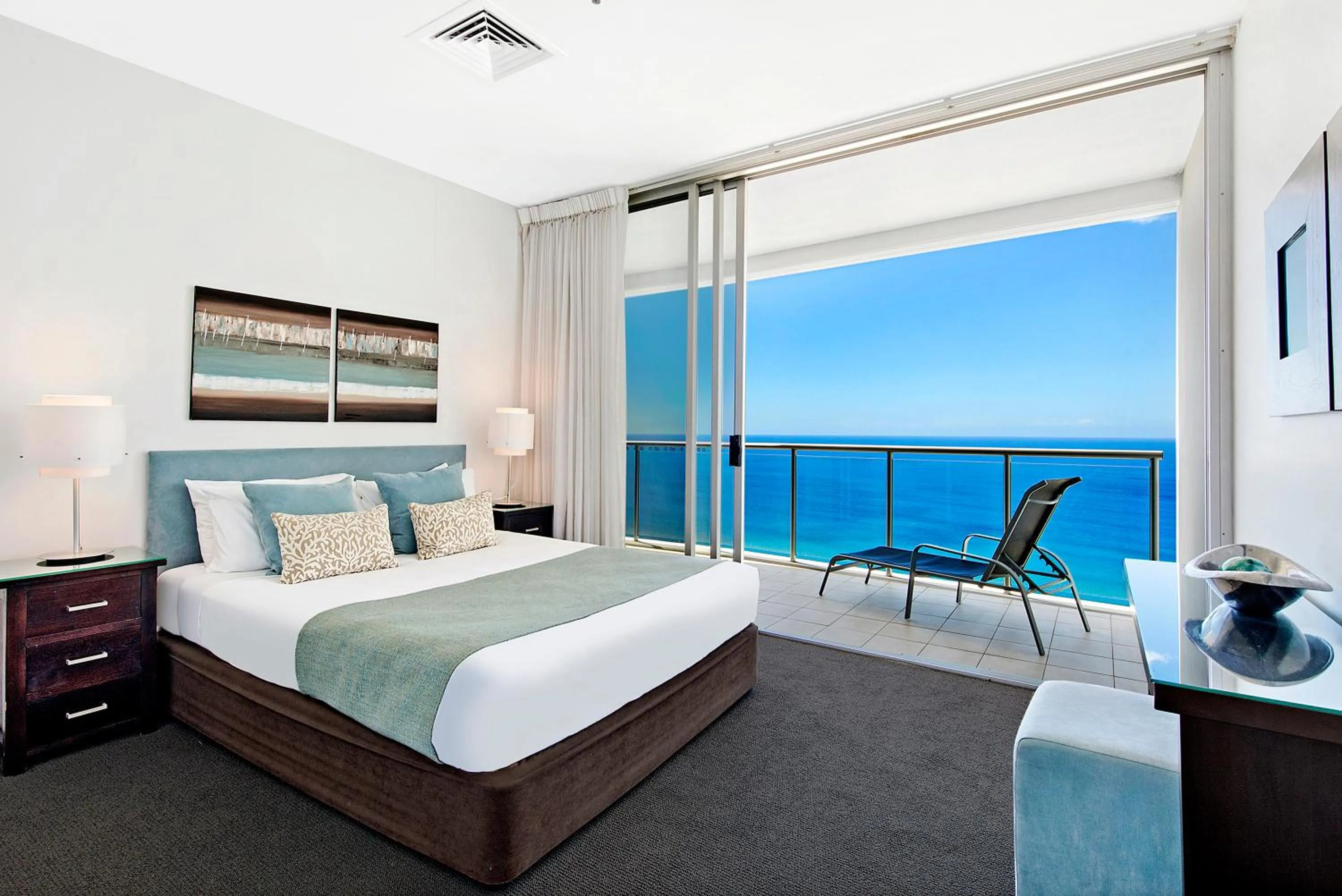 Bedroom, Bed in ULTIQA Air On Broadbeach