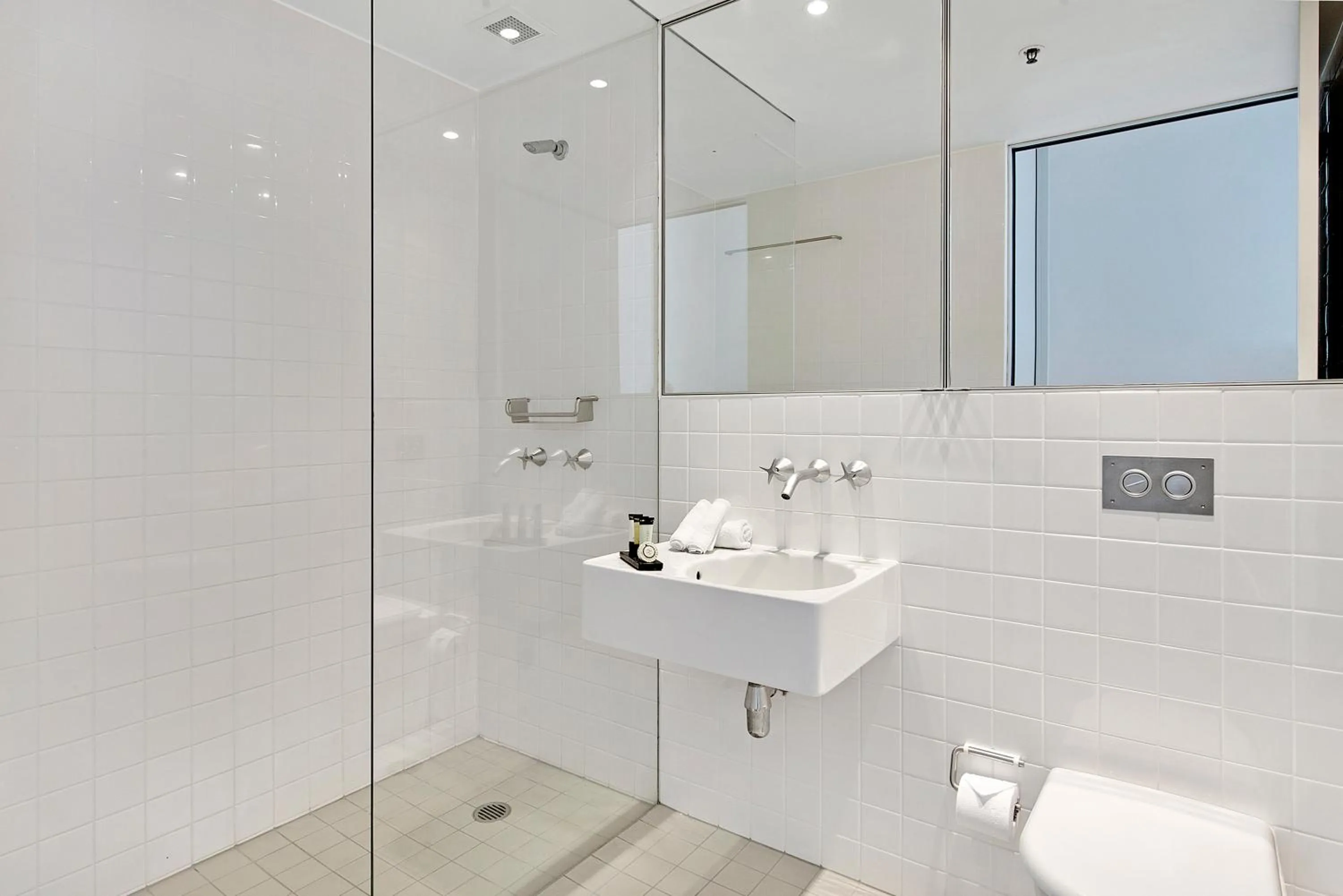 Shower in ULTIQA Air On Broadbeach