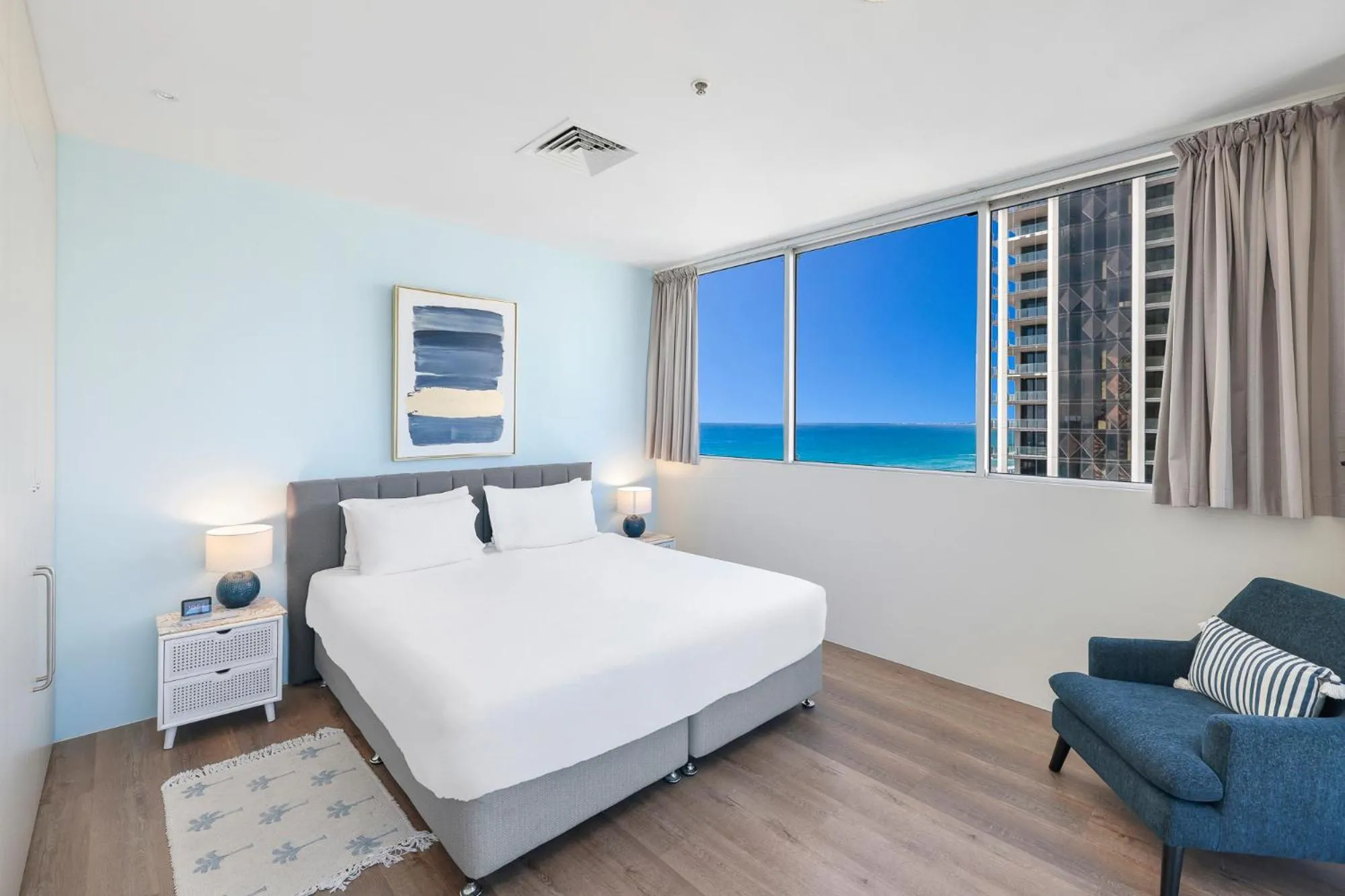 Bedroom, Bed in ULTIQA Air On Broadbeach