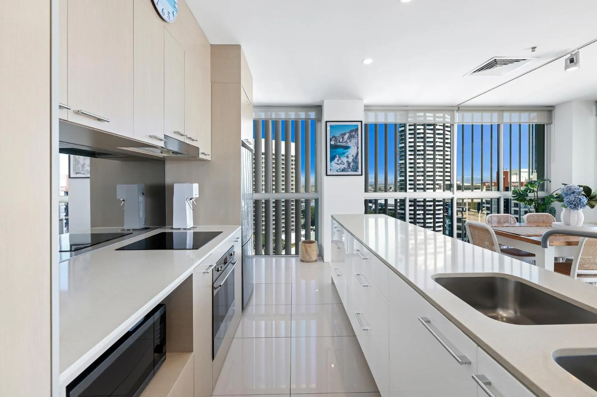 Kitchen or kitchenette in ULTIQA Air On Broadbeach