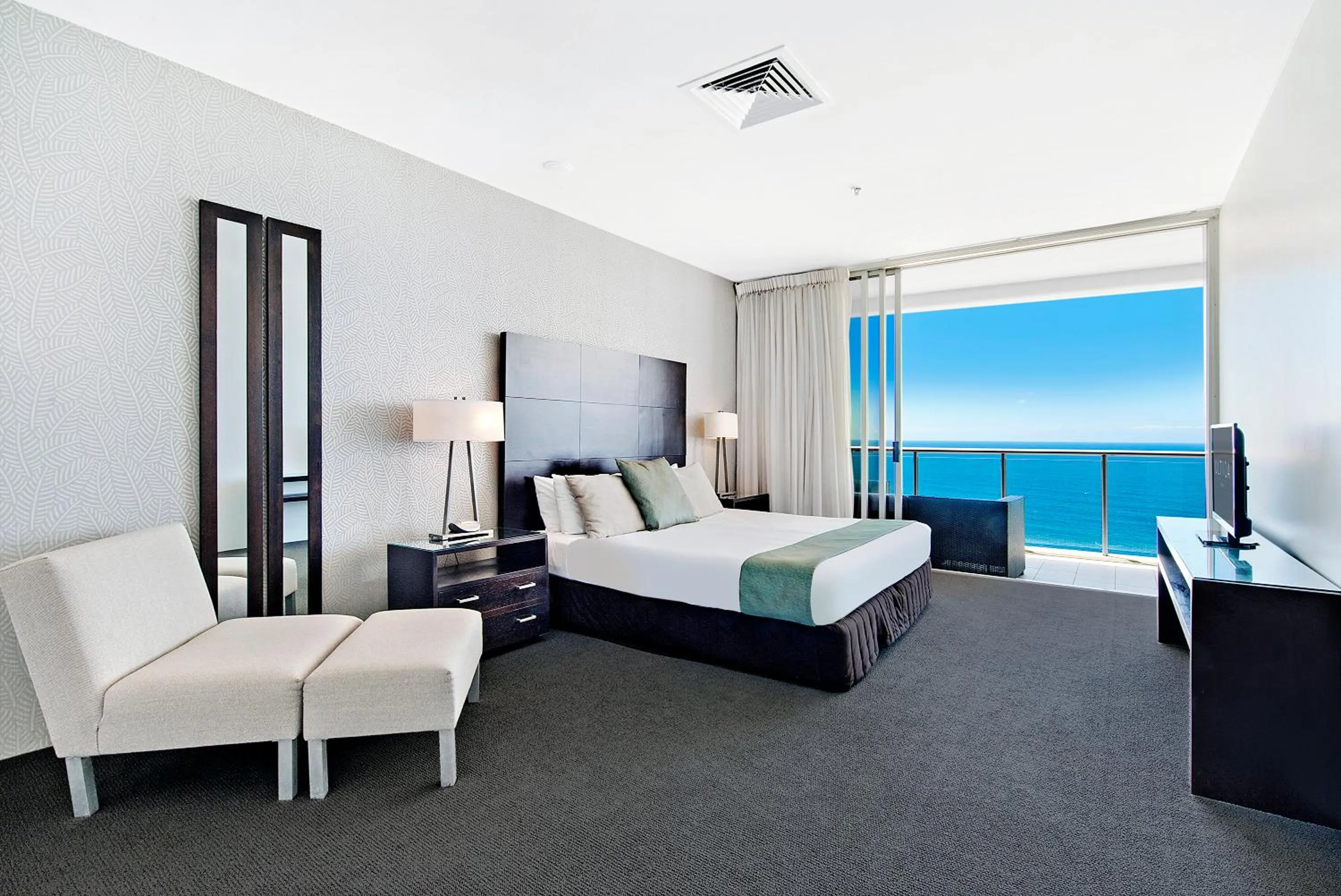Bedroom, Bed in ULTIQA Air On Broadbeach