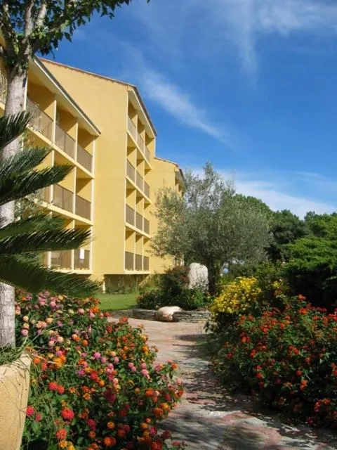 Facade/entrance in Isola Hôtel