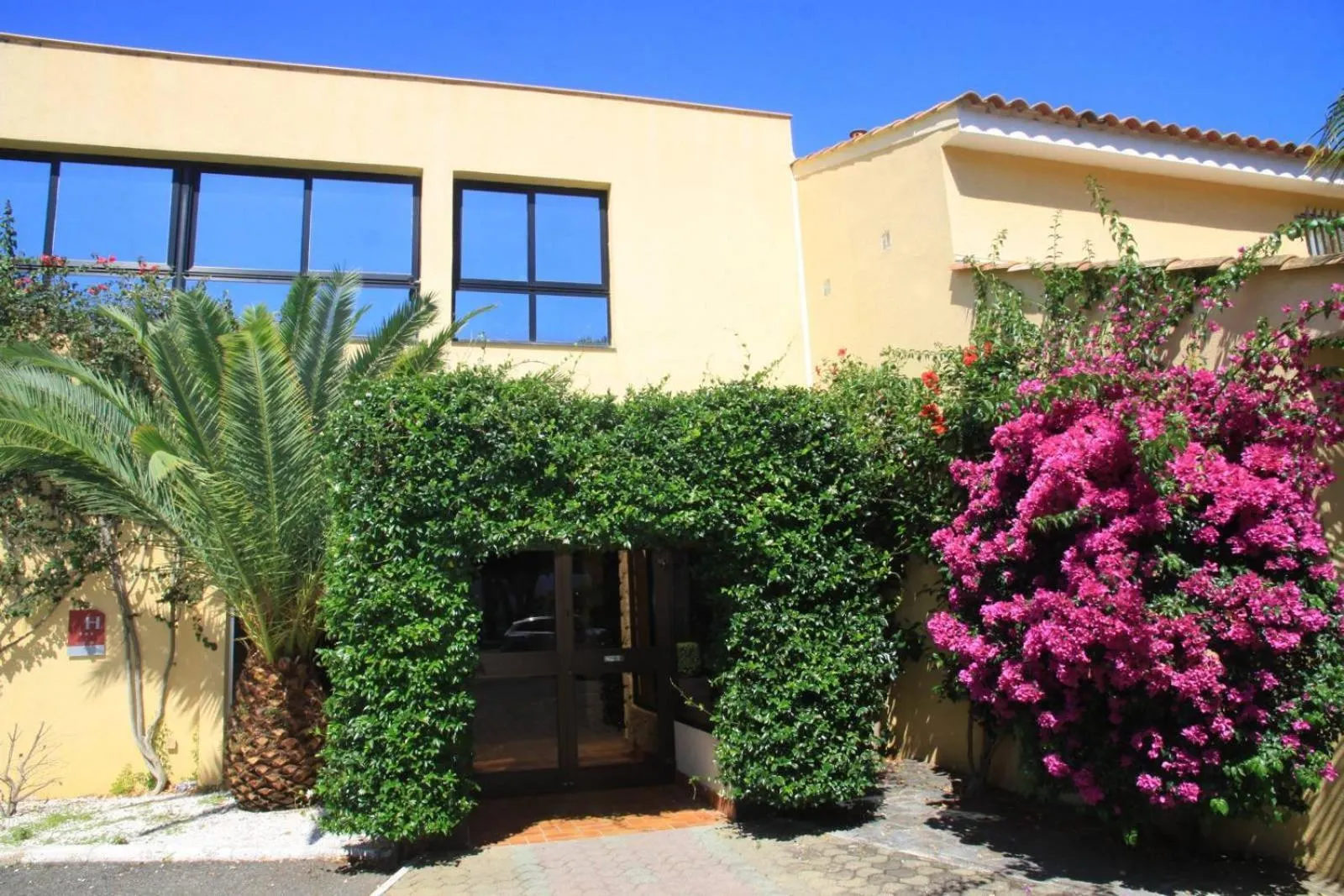 Facade/entrance in Isola Hôtel