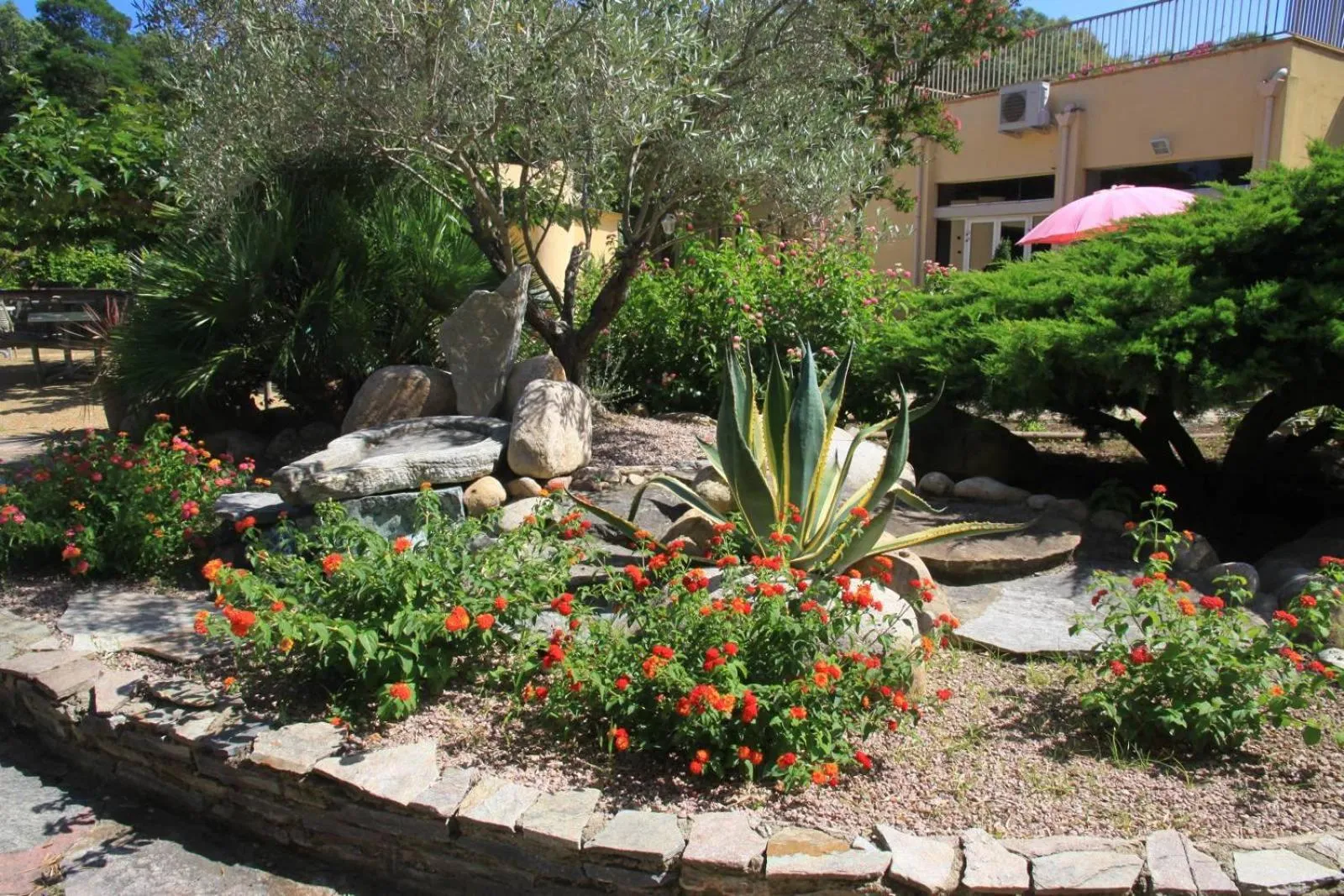 Facade/entrance in Isola Hôtel