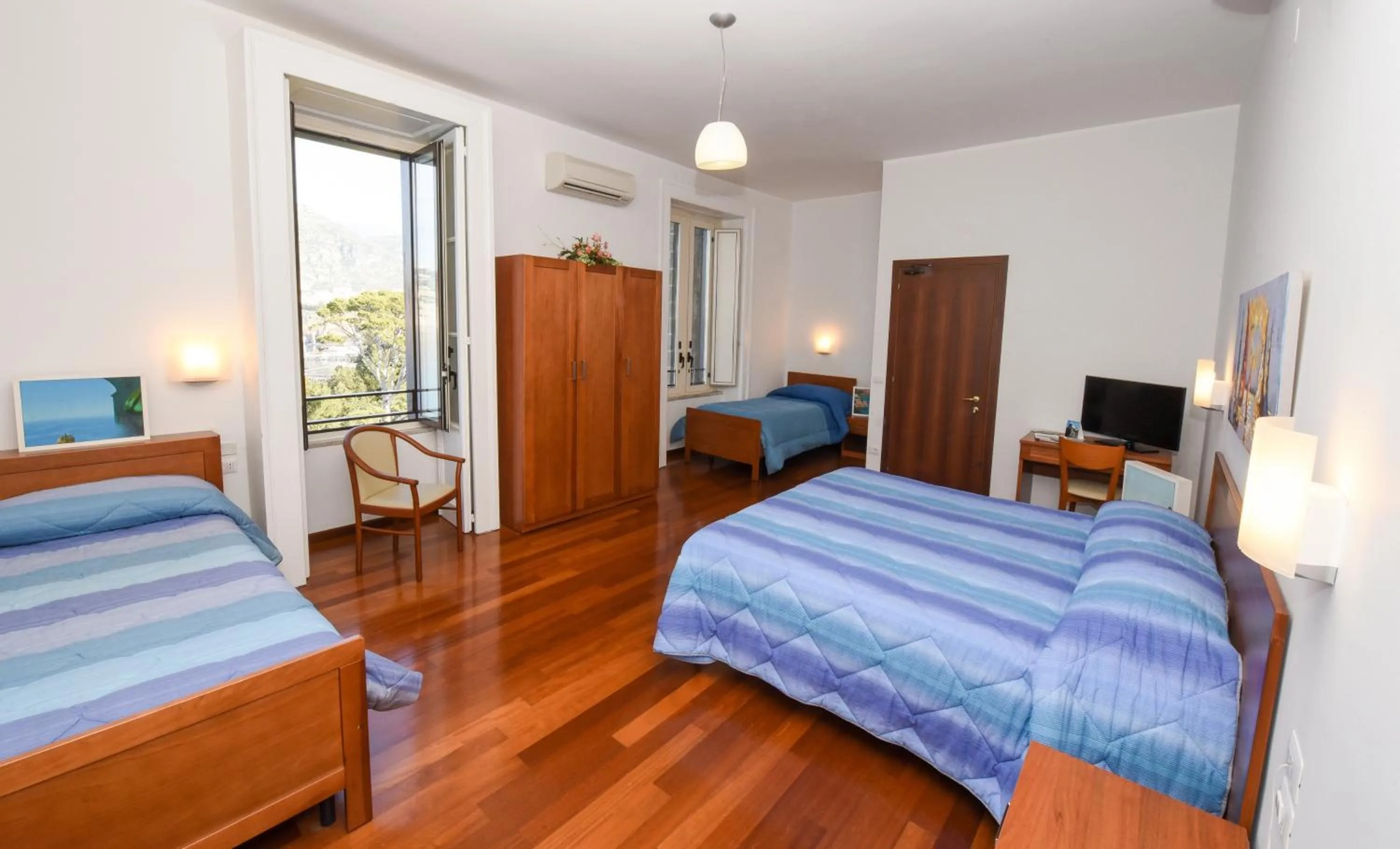 Bedroom, Bed in Villa Crawford