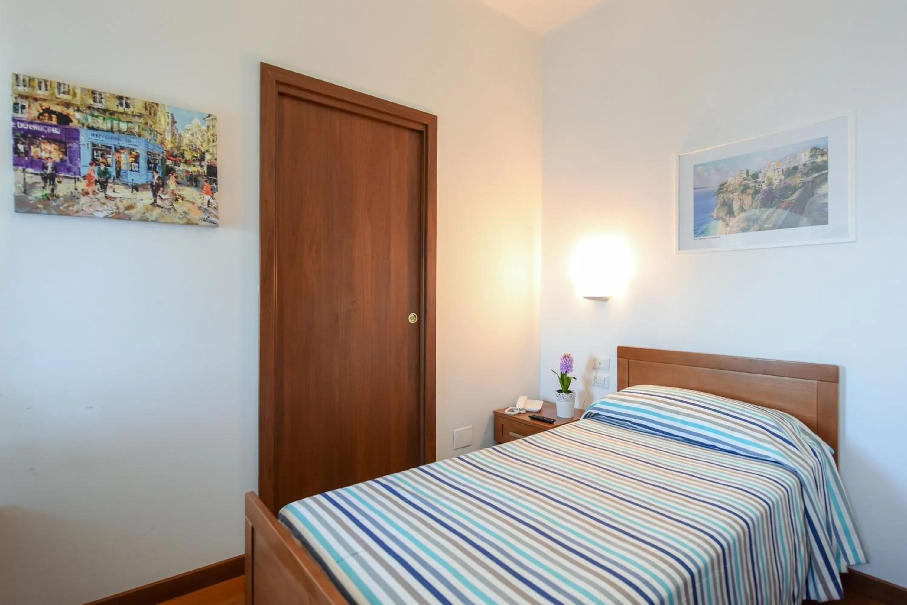 Bedroom, Bed in Villa Crawford