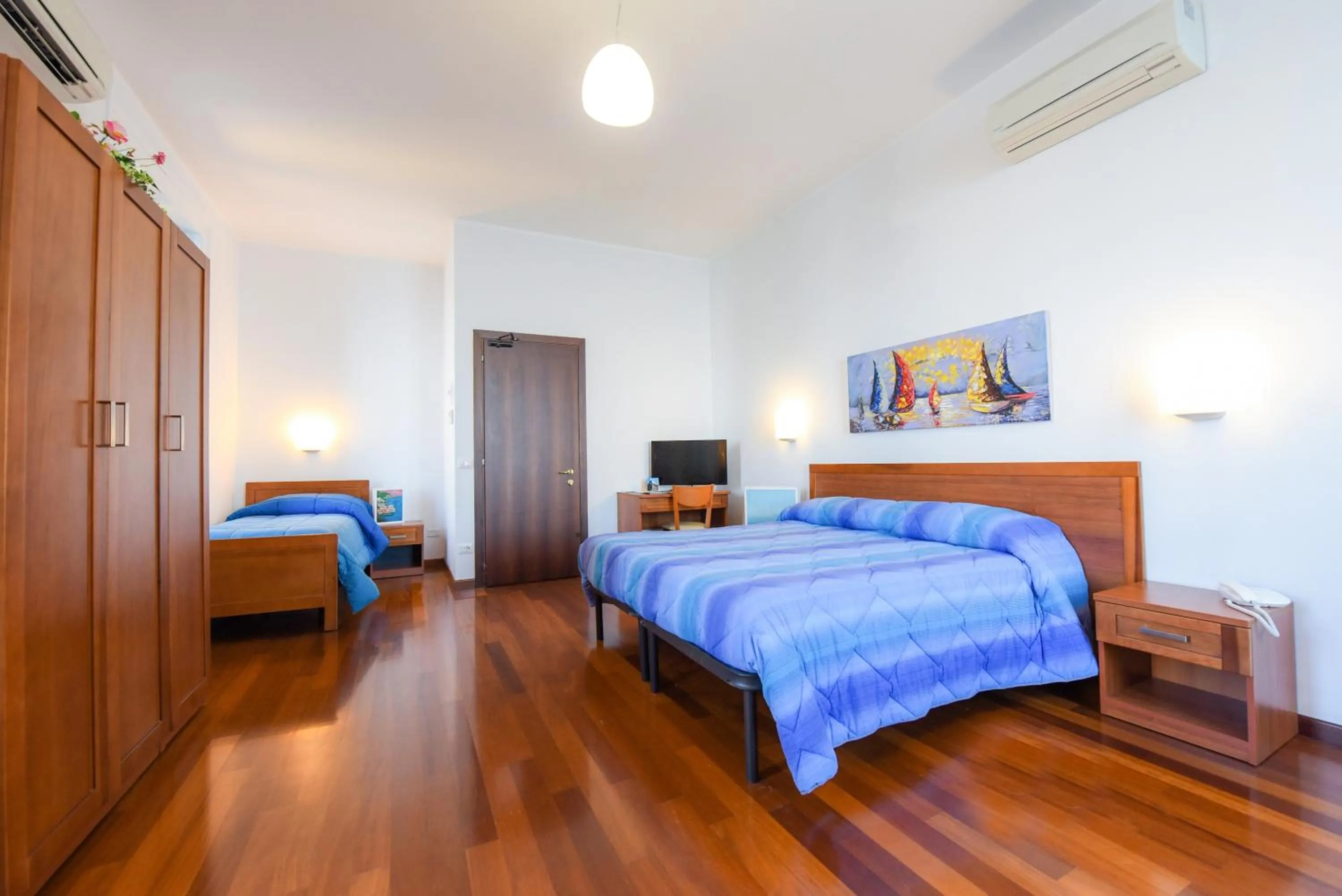 Photo of the whole room, Bed in Villa Crawford