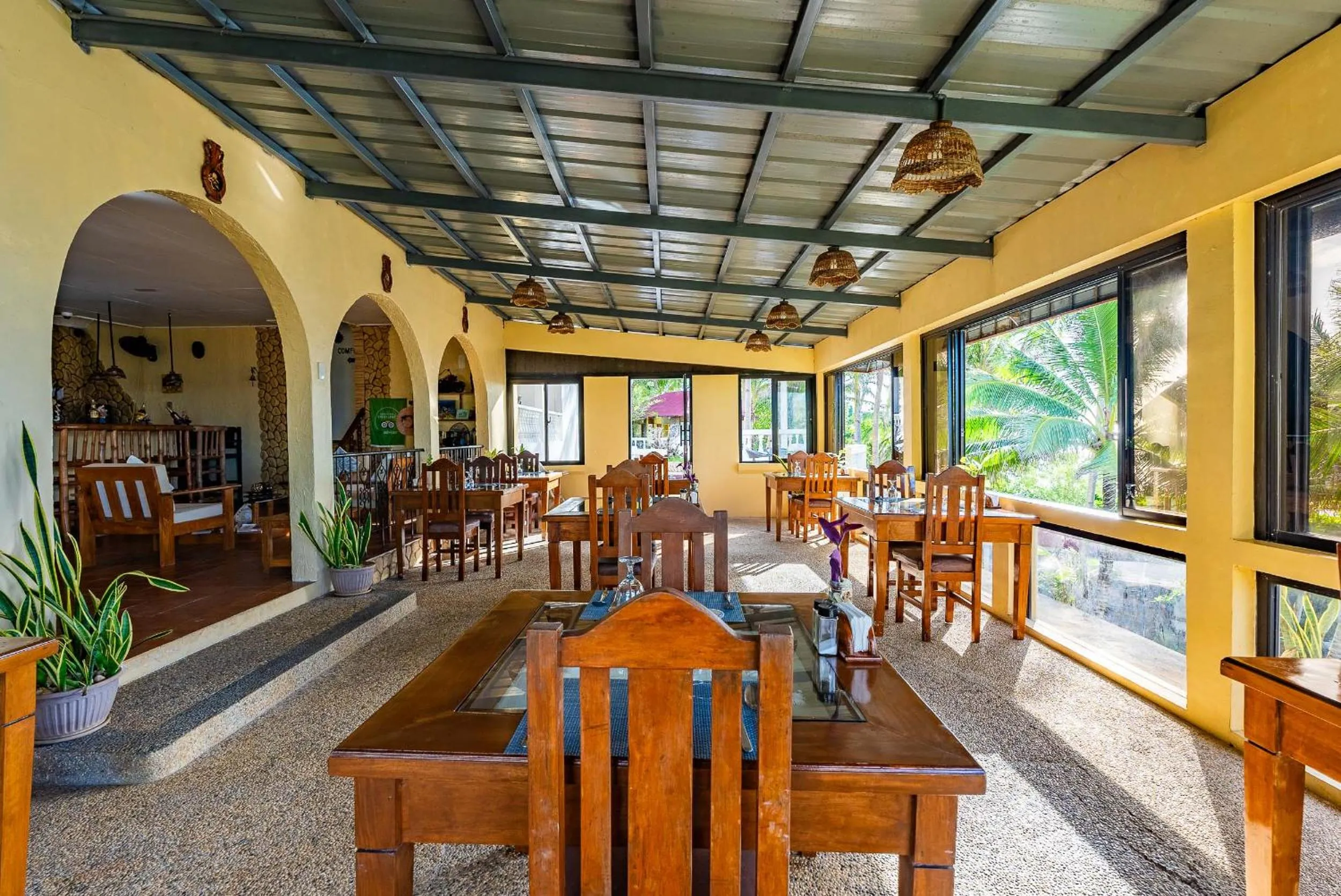 Restaurant/places to eat in Blue Star Dive and Resort