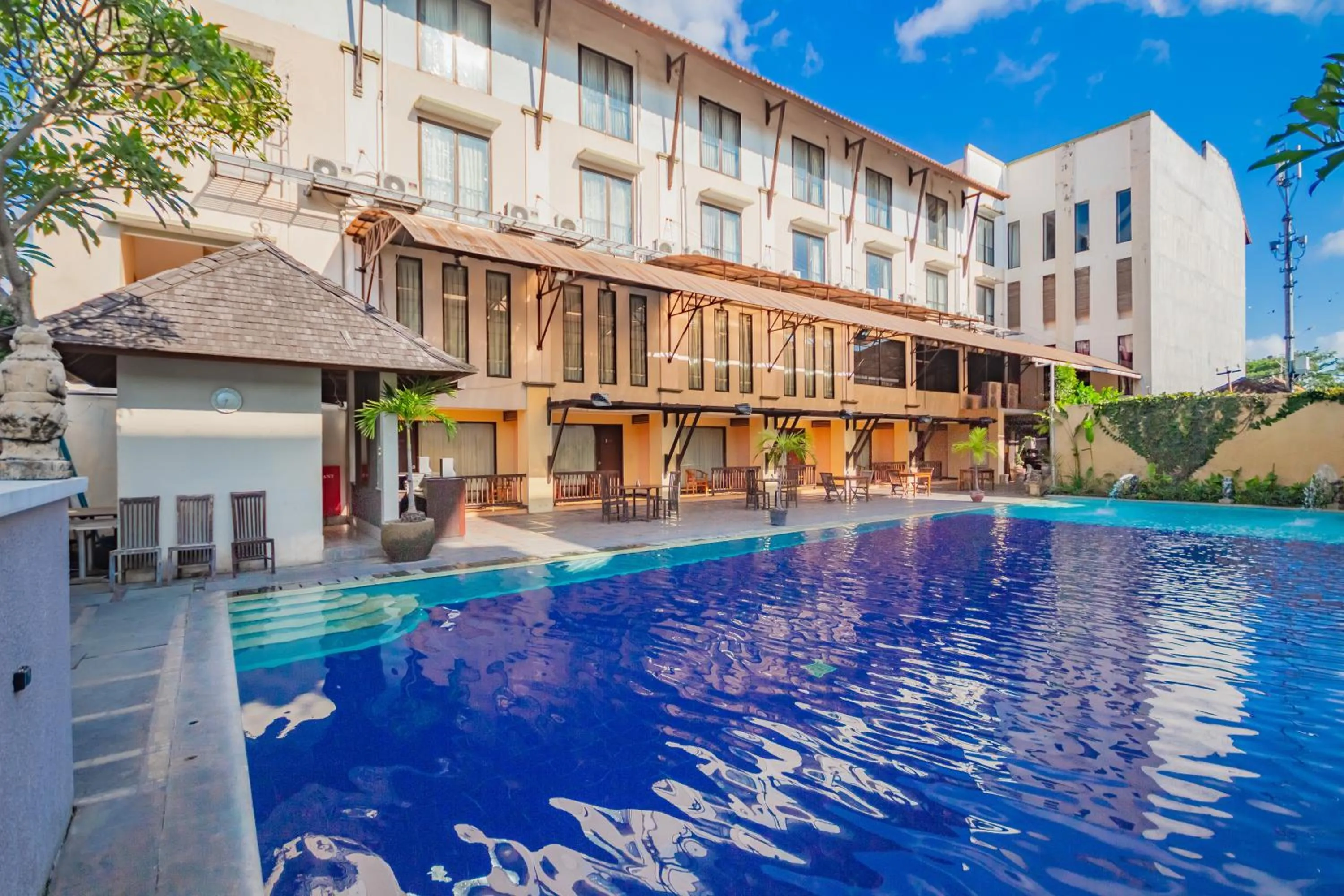 Swimming pool in Grand Santhi Hotel