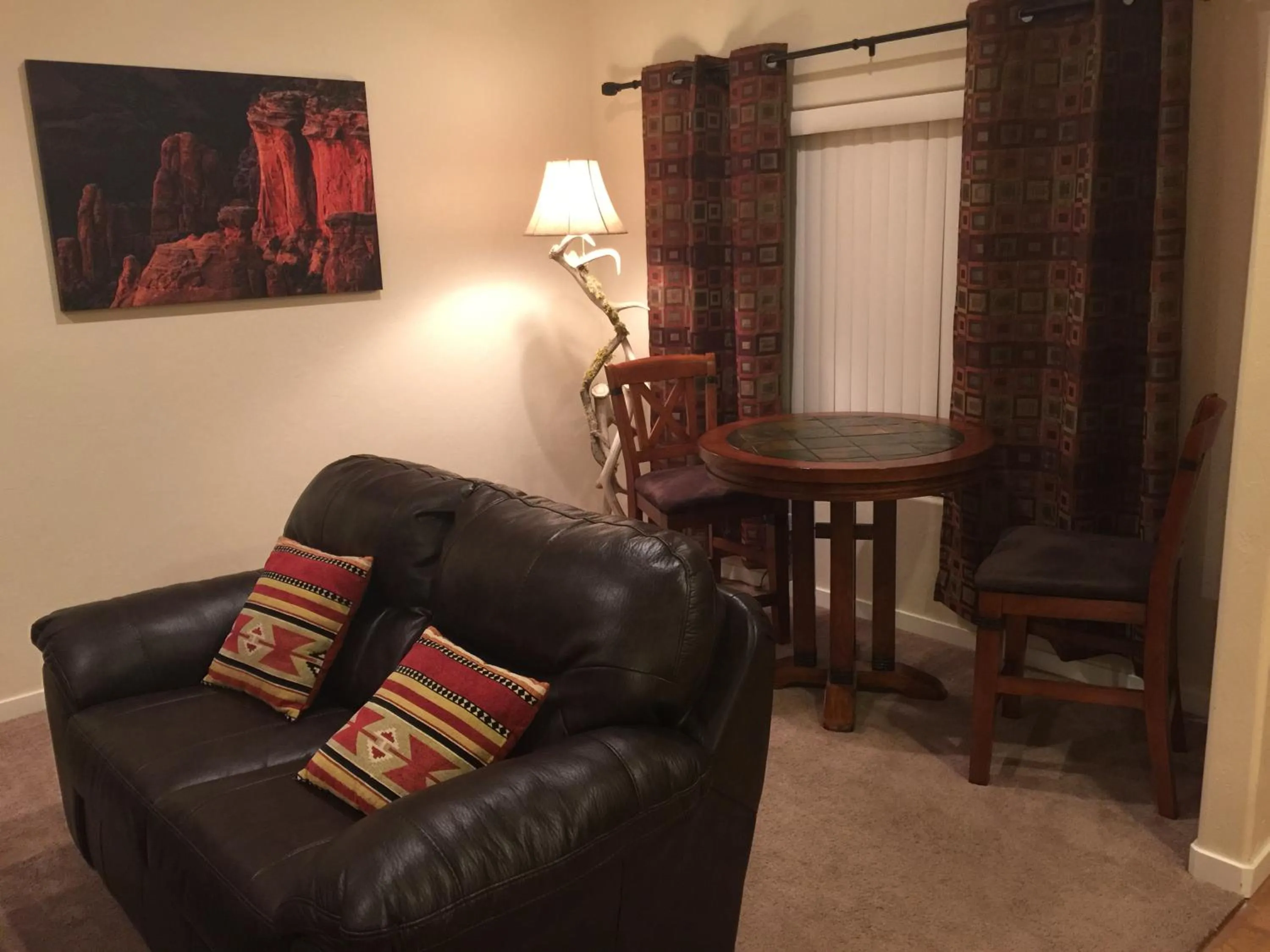 Seating area in Oleander Place