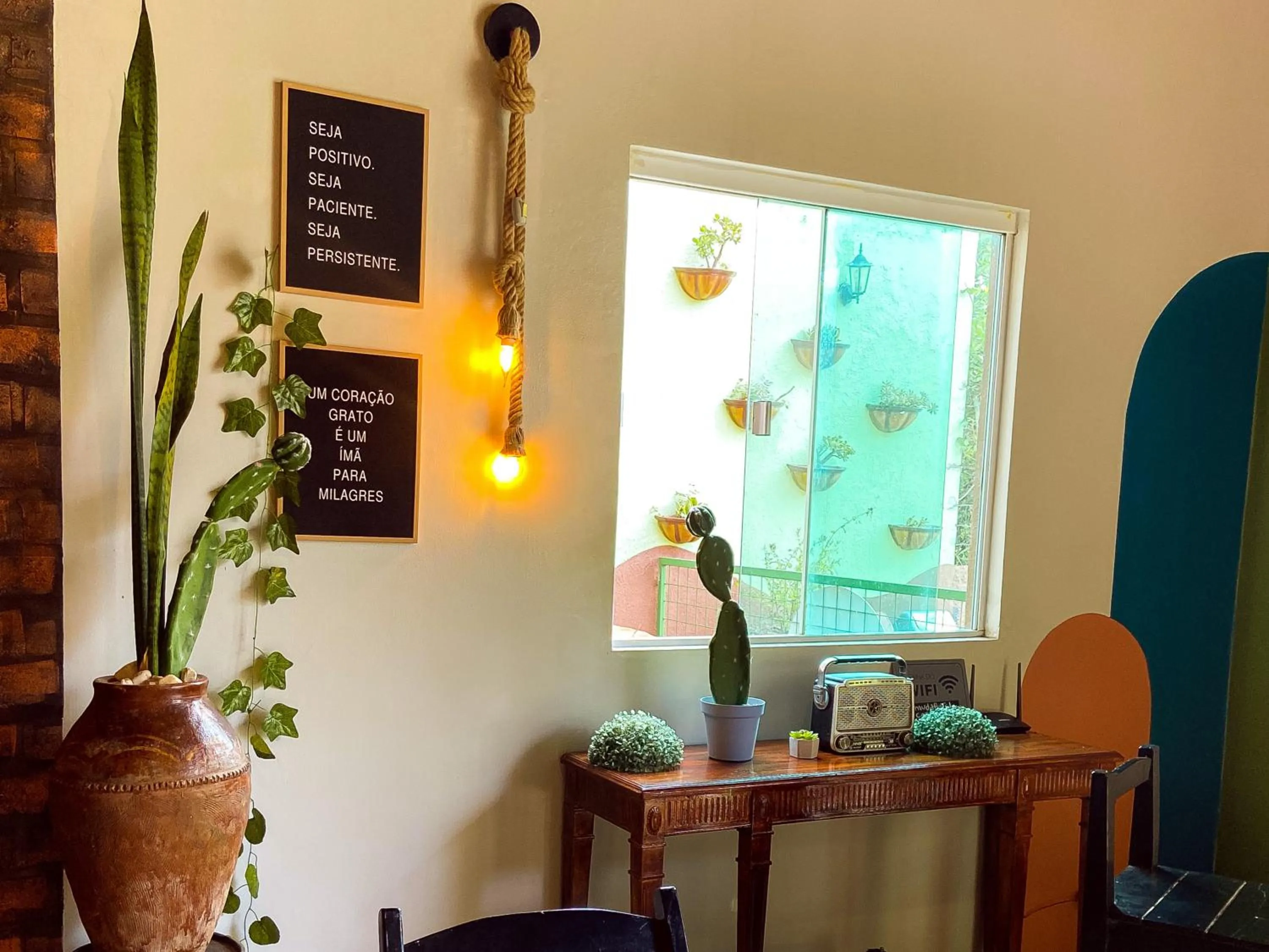 Restaurant/places to eat in Muda Hotel