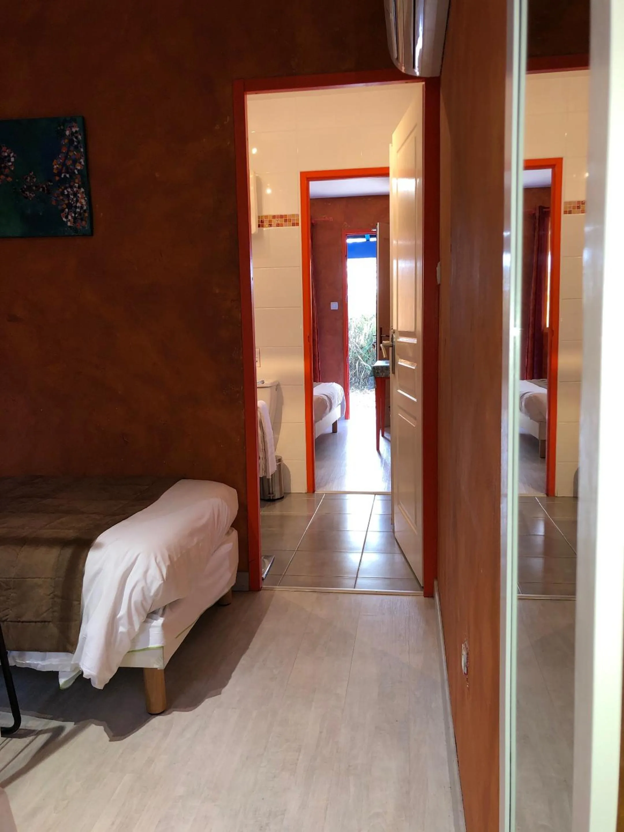 Bedroom, Bed in Hotel Des 4 Vents "Esprit Camargue" Parking Privé securisé