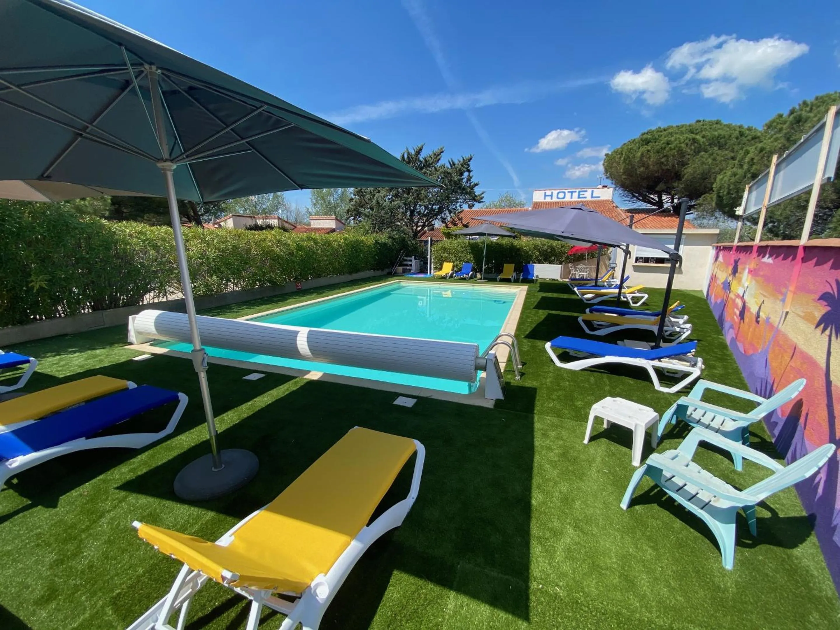 Pool view in Hotel Des 4 Vents "Esprit Camargue" Parking Privé securisé