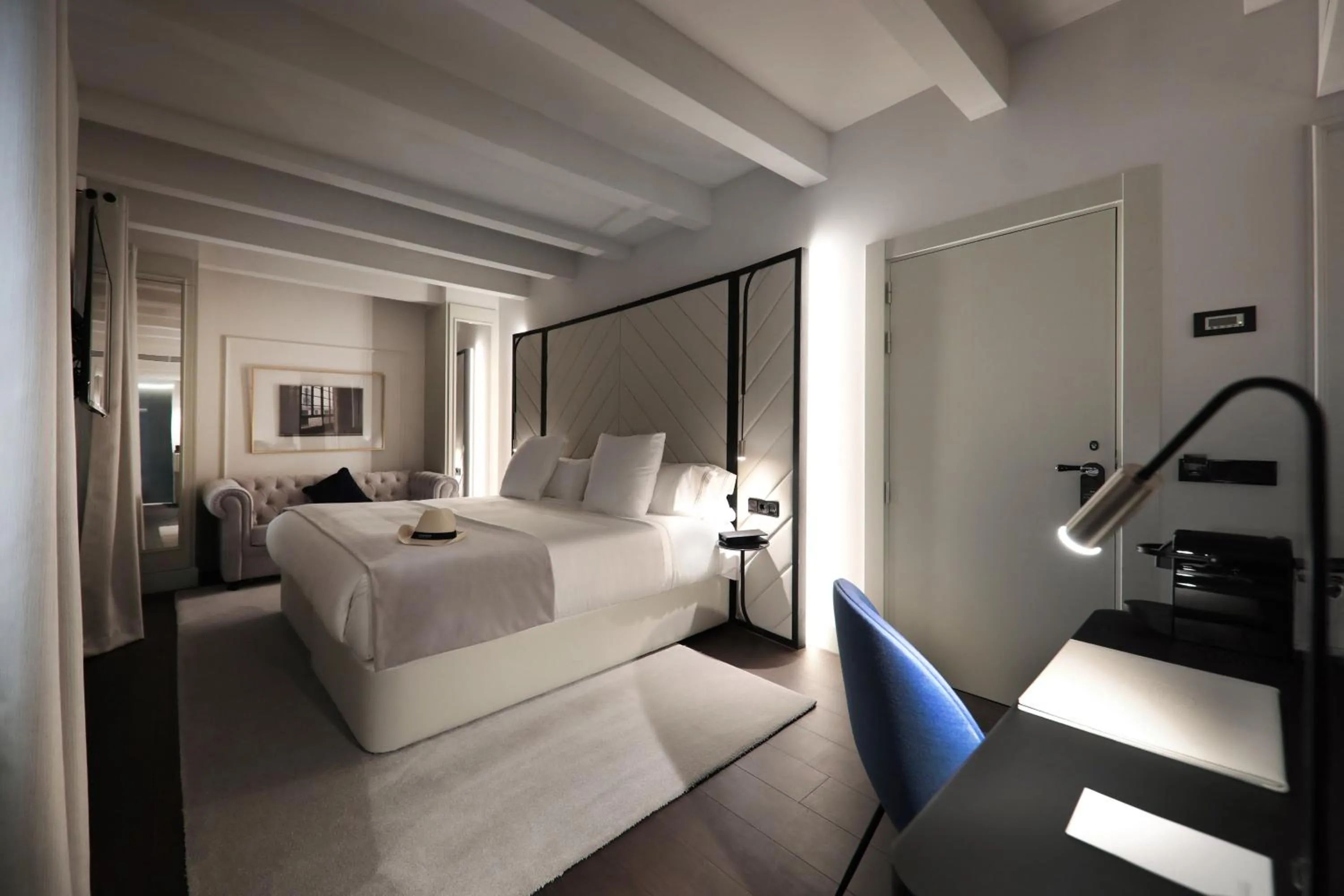 Photo of the whole room, Bed in Summum Boutique Hotel, member of Meliá Collection