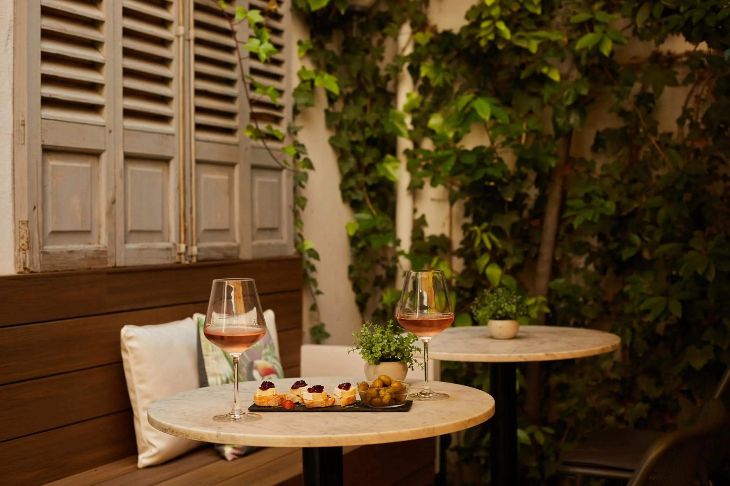 Food and drinks in Summum Boutique Hotel, member of Meliá Collection