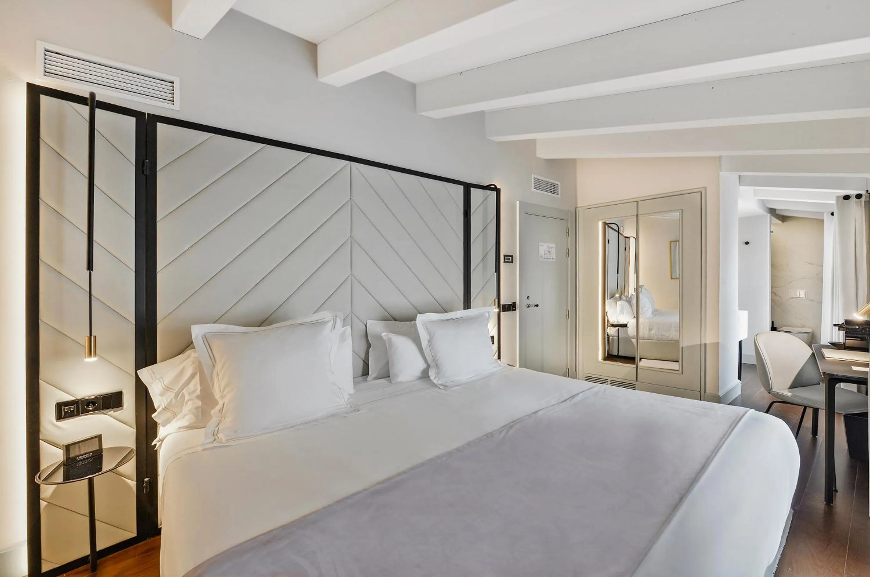 Bed in Summum Boutique Hotel, member of Meliá Collection