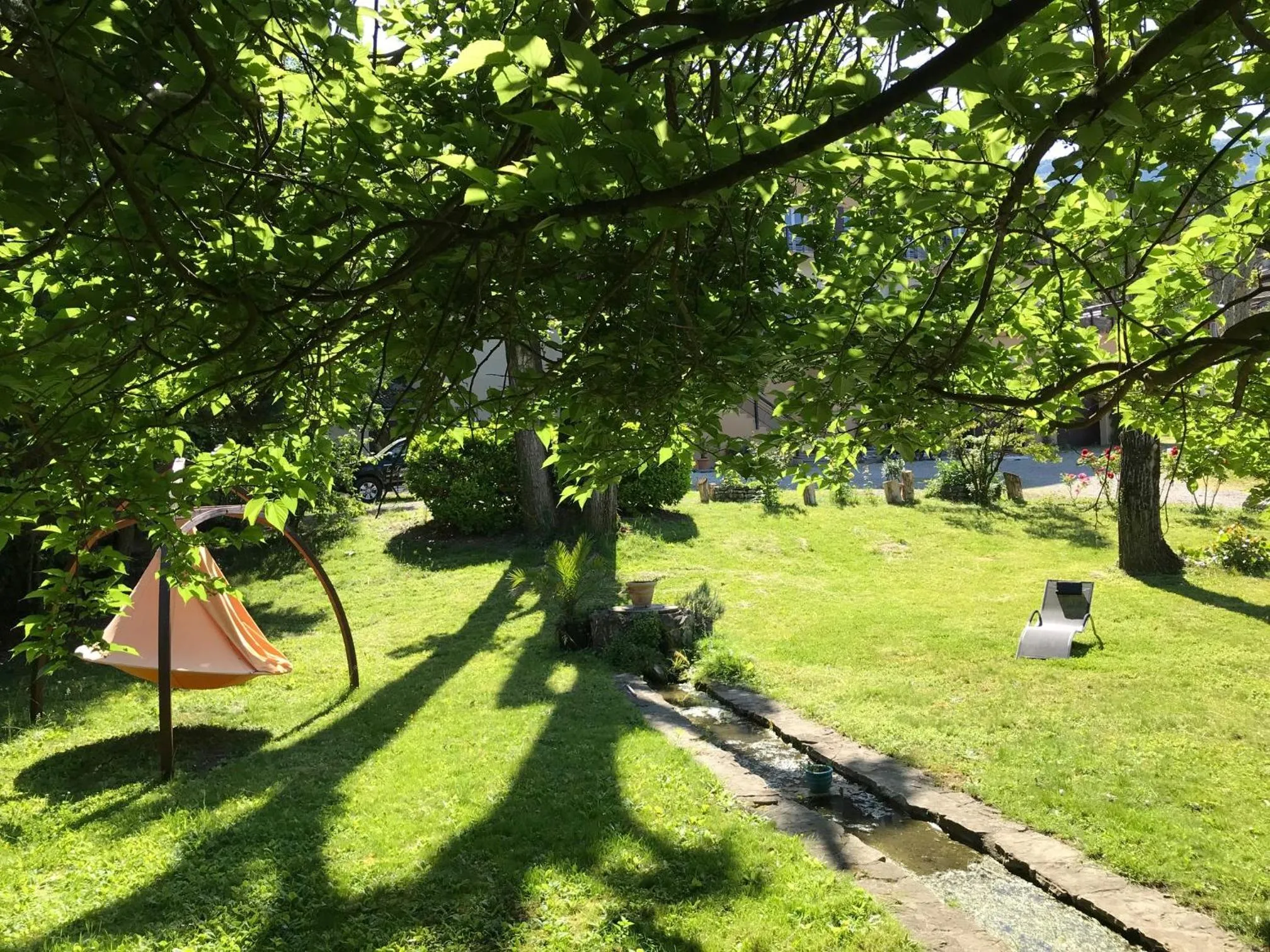 Garden in Logis Hôtel Restaurant Le Castel Fleuri