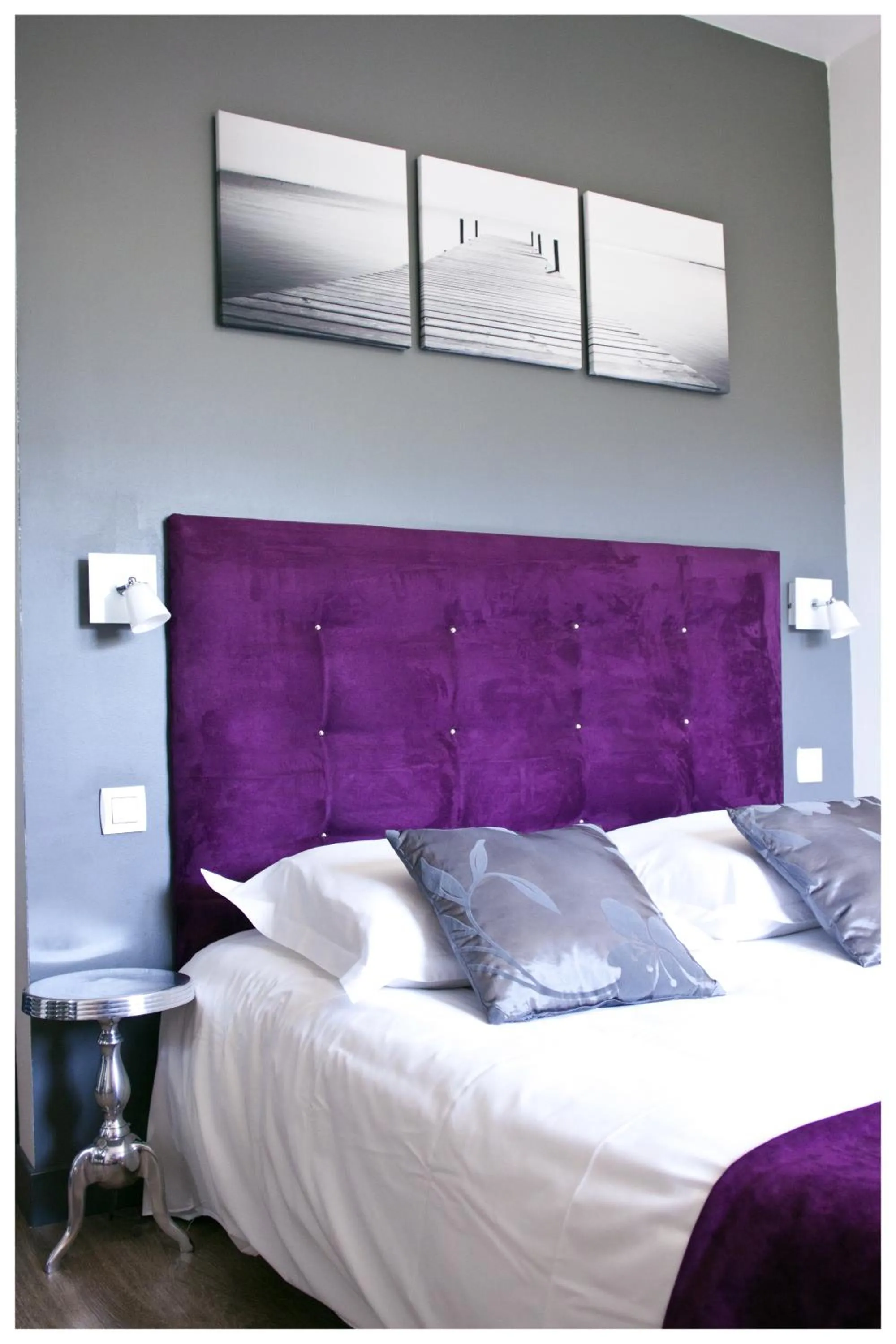 Photo of the whole room, Bed in Logis Hôtel Restaurant Le Castel Fleuri