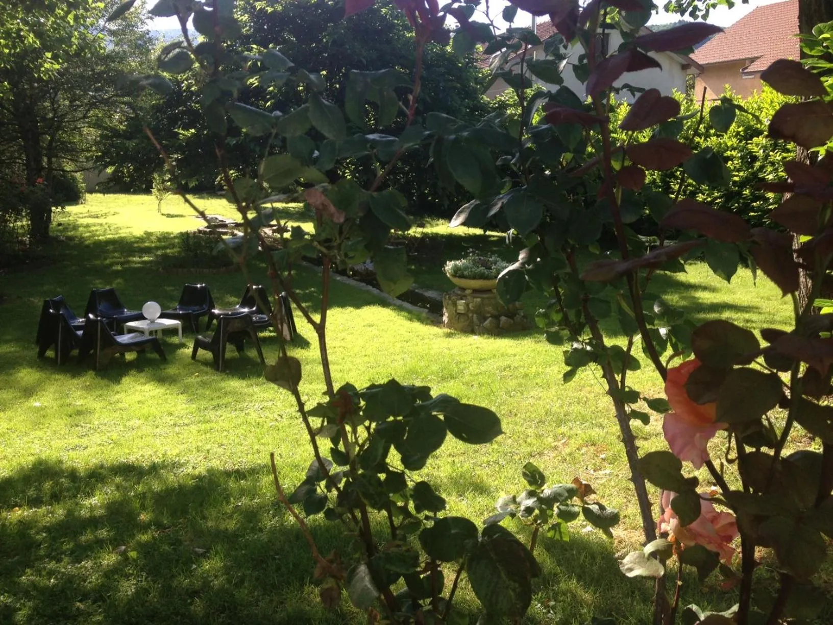 Garden in Logis Hôtel Restaurant Le Castel Fleuri