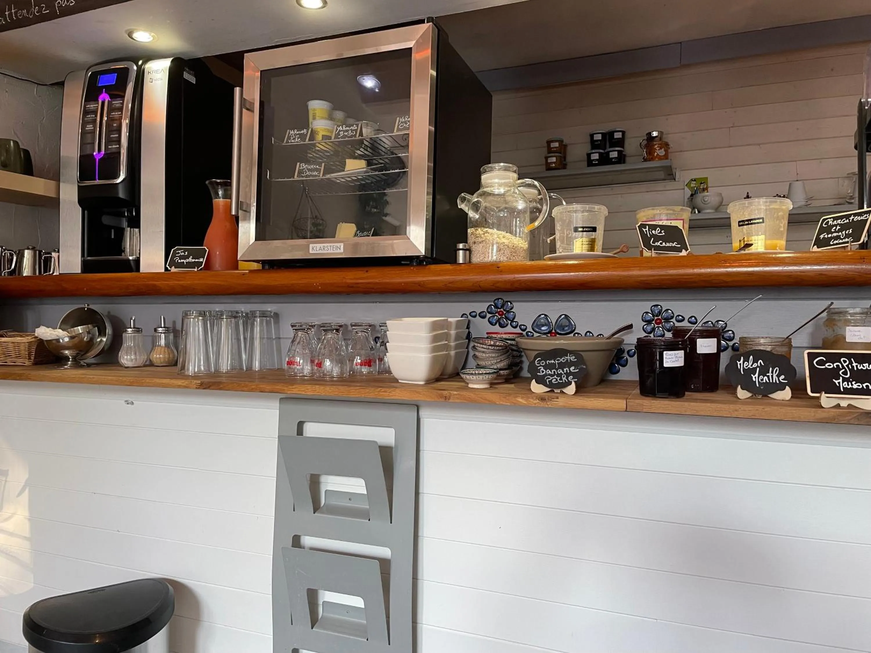 Breakfast in Logis Hôtel Restaurant Le Castel Fleuri