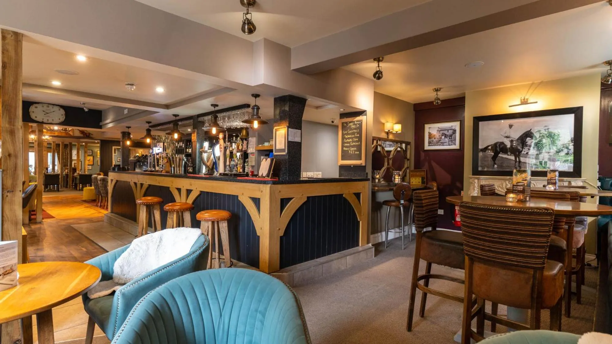 Restaurant/places to eat in The Dewdrop Inn