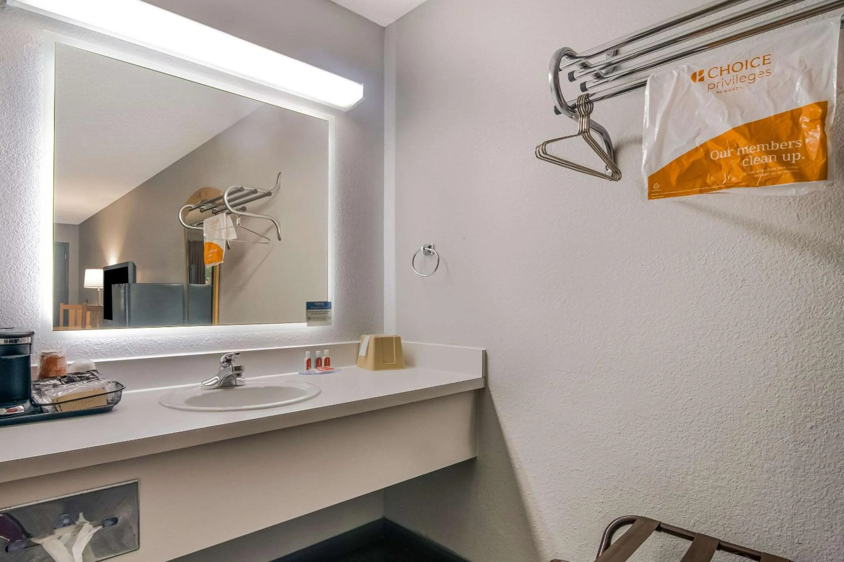 Bathroom in Econo Lodge Branson Theater District