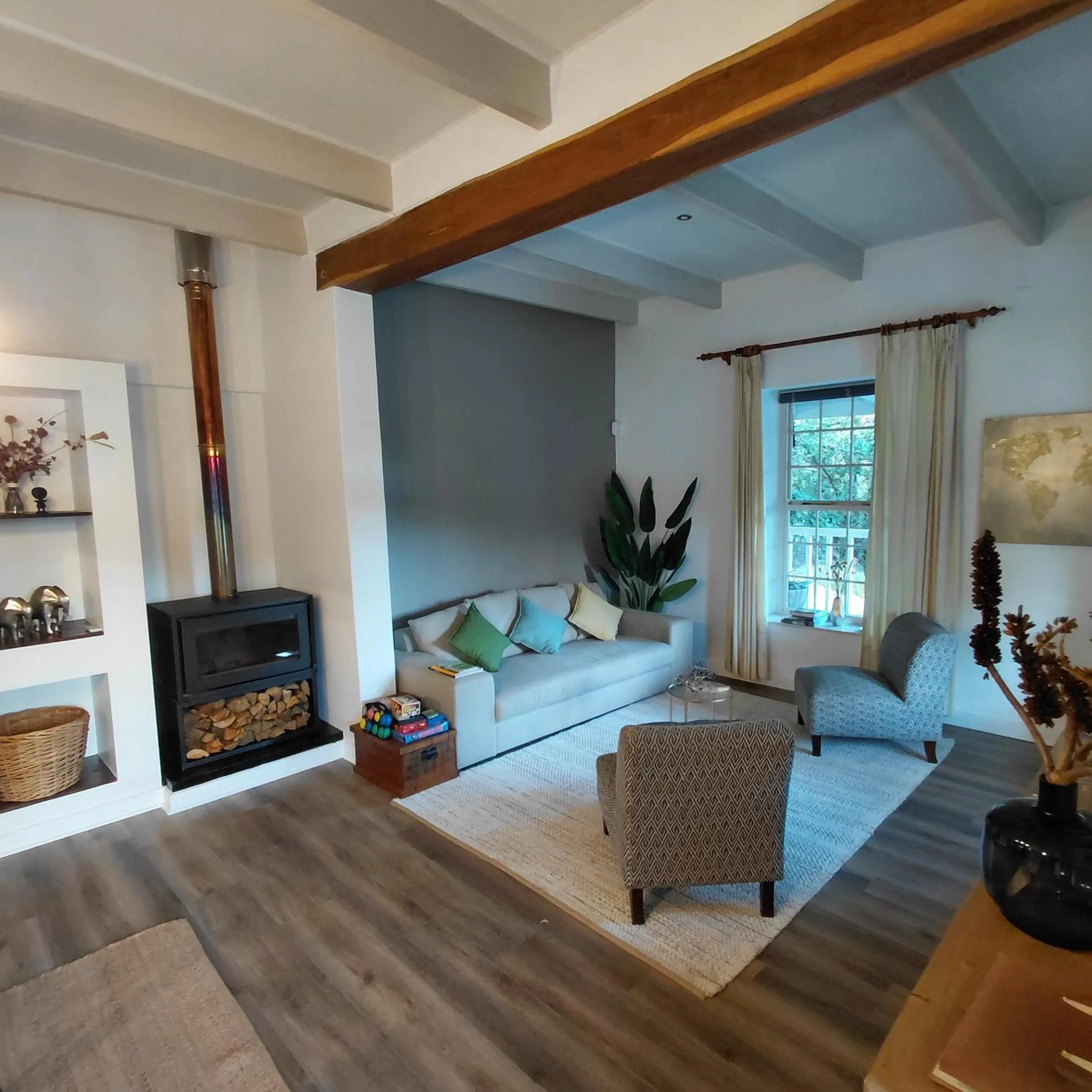 Communal lounge/ TV room in Swellendam Country Lodge - Guest House - B&B