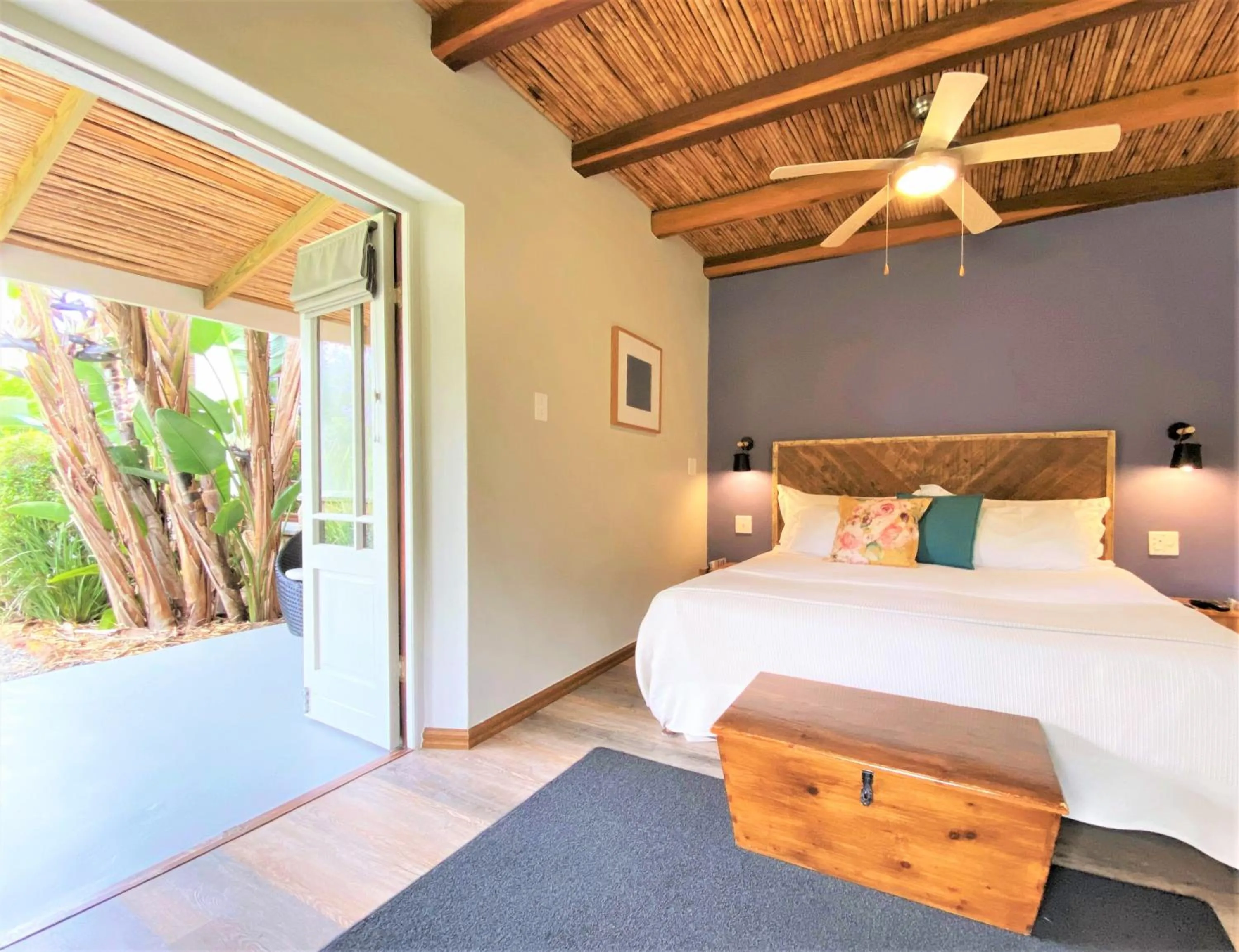 Patio, Bed in Swellendam Country Lodge - Guest House - B&B
