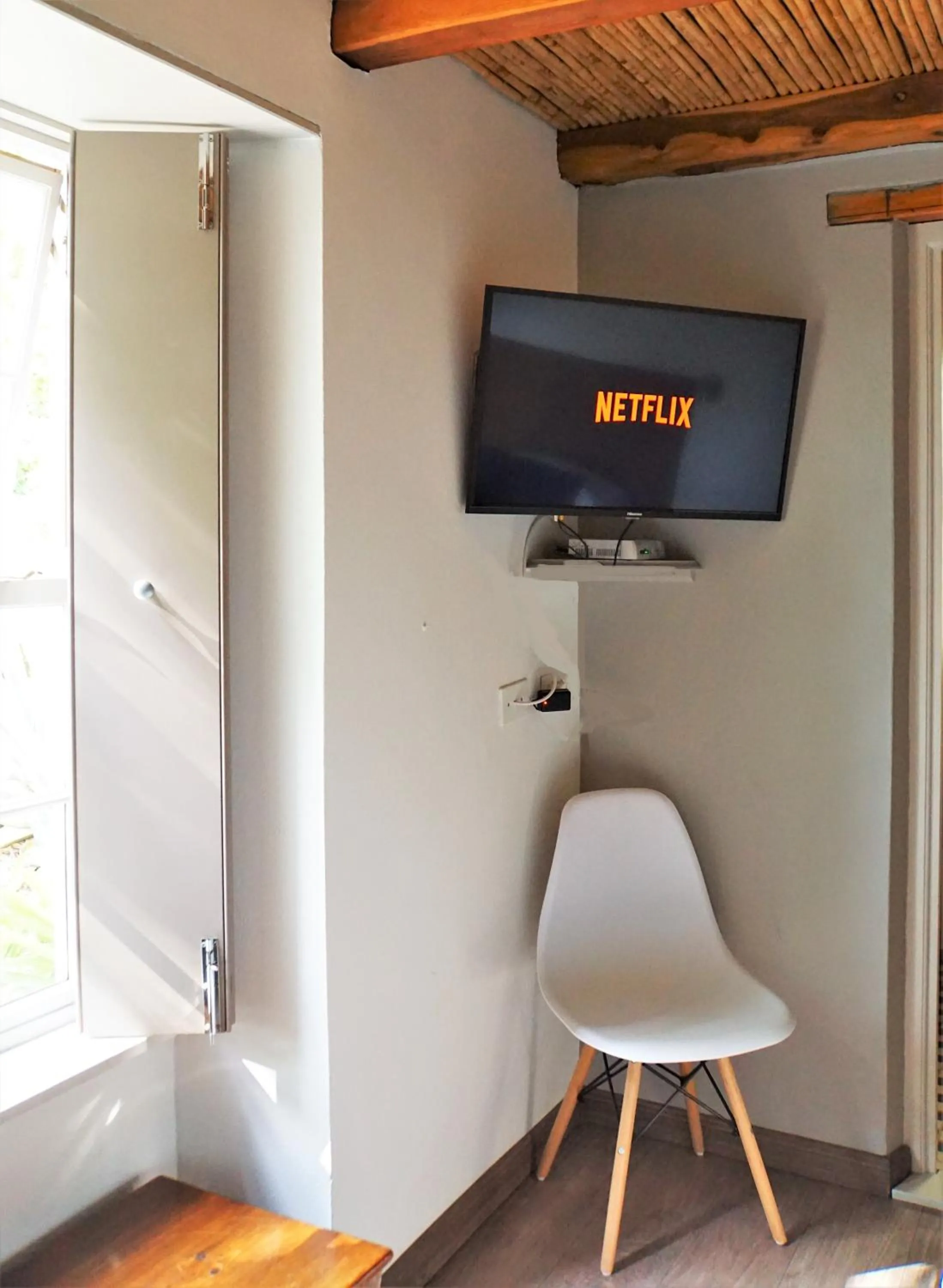 TV and multimedia in Swellendam Country Lodge - Guest House - B&B