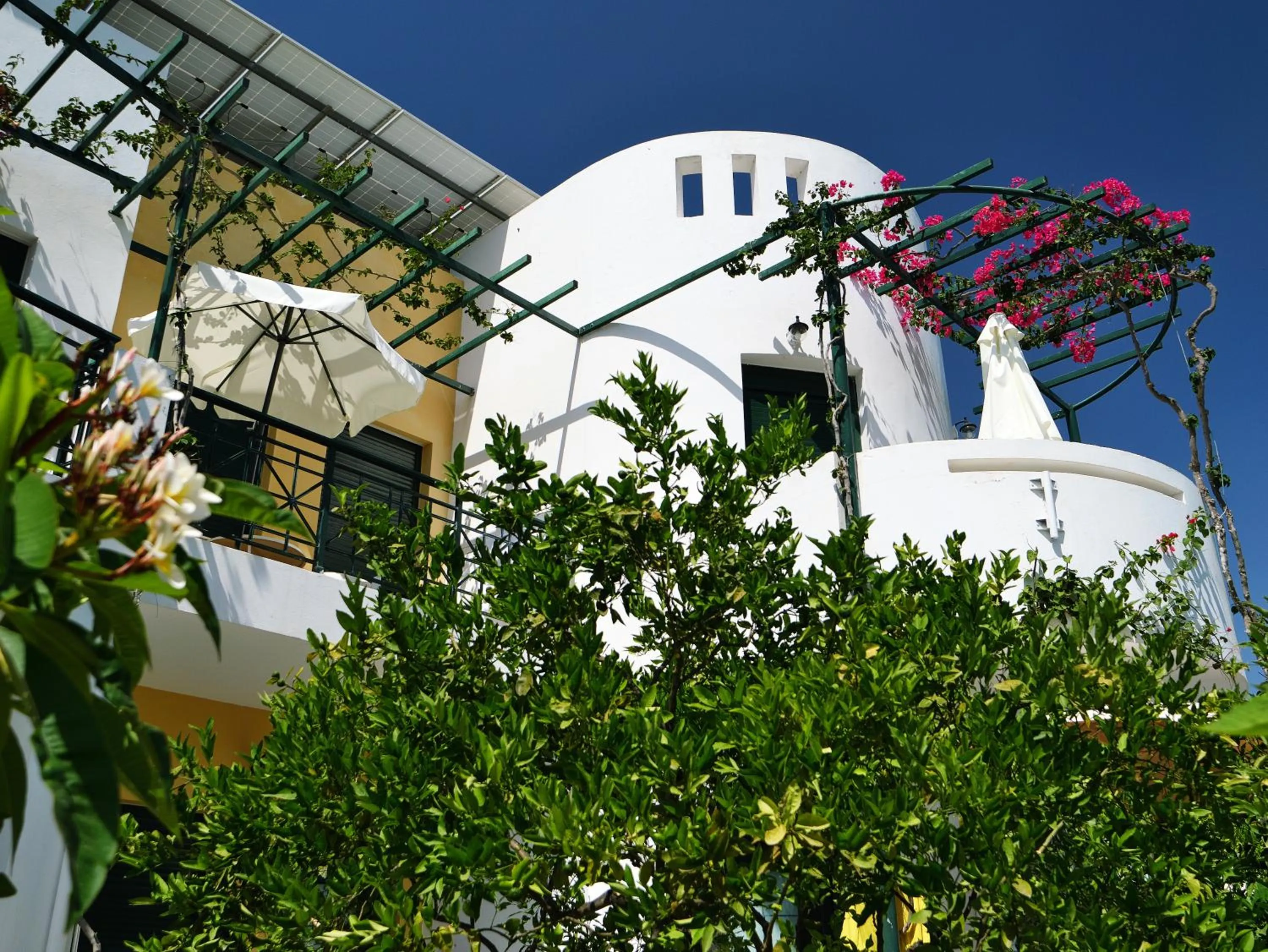 Property building in Kastro Studios Apartments