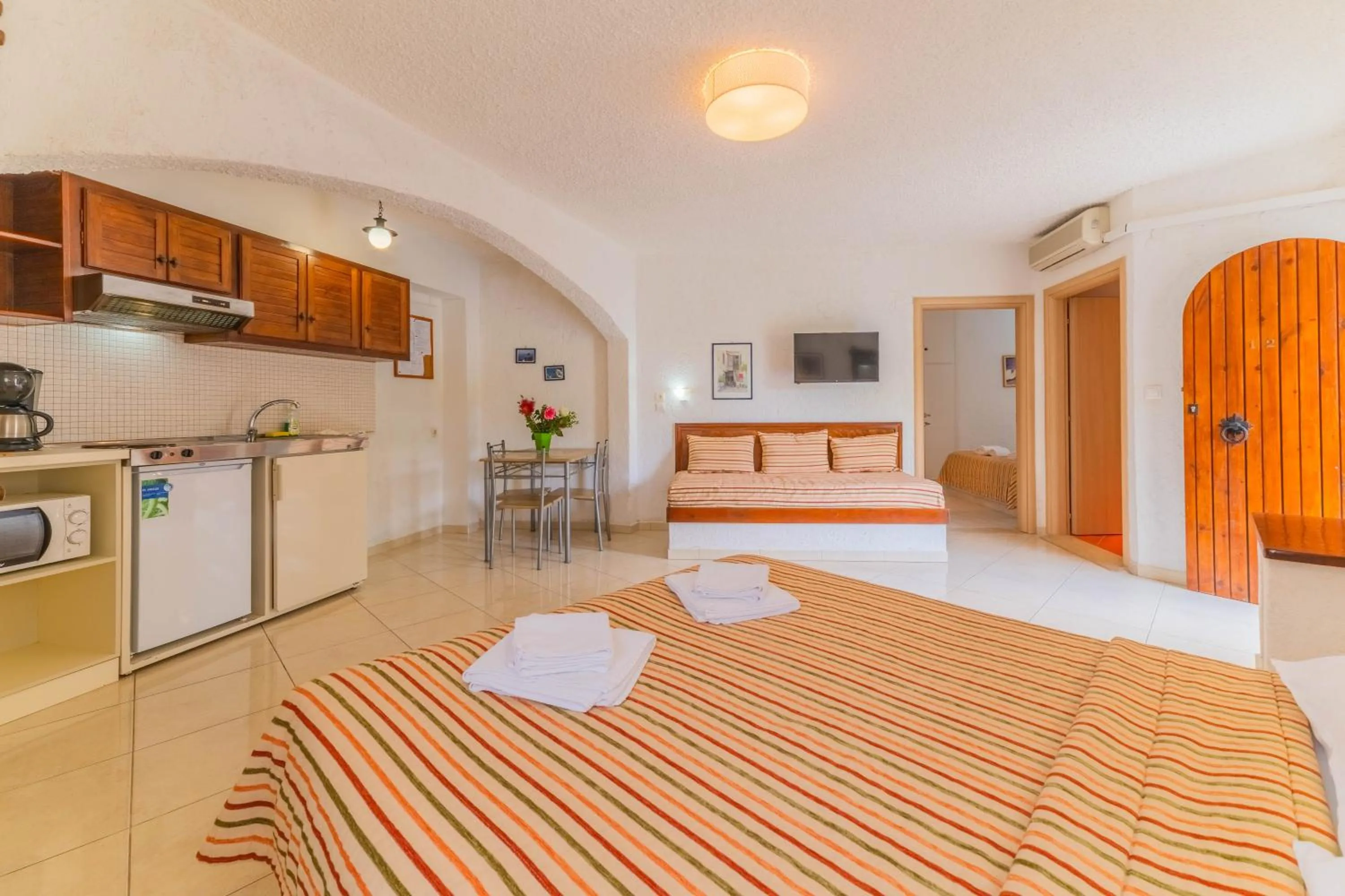 Photo of the whole room, Bed in Kastro Studios Apartments