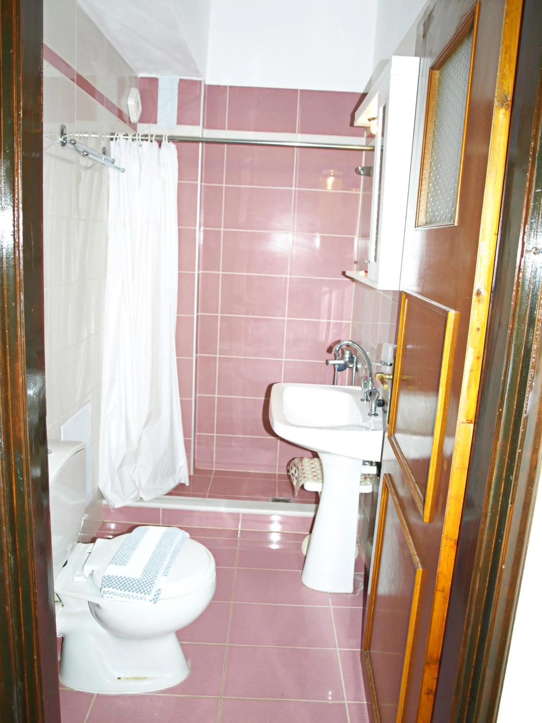 Bathroom in Kastro Studios Apartments