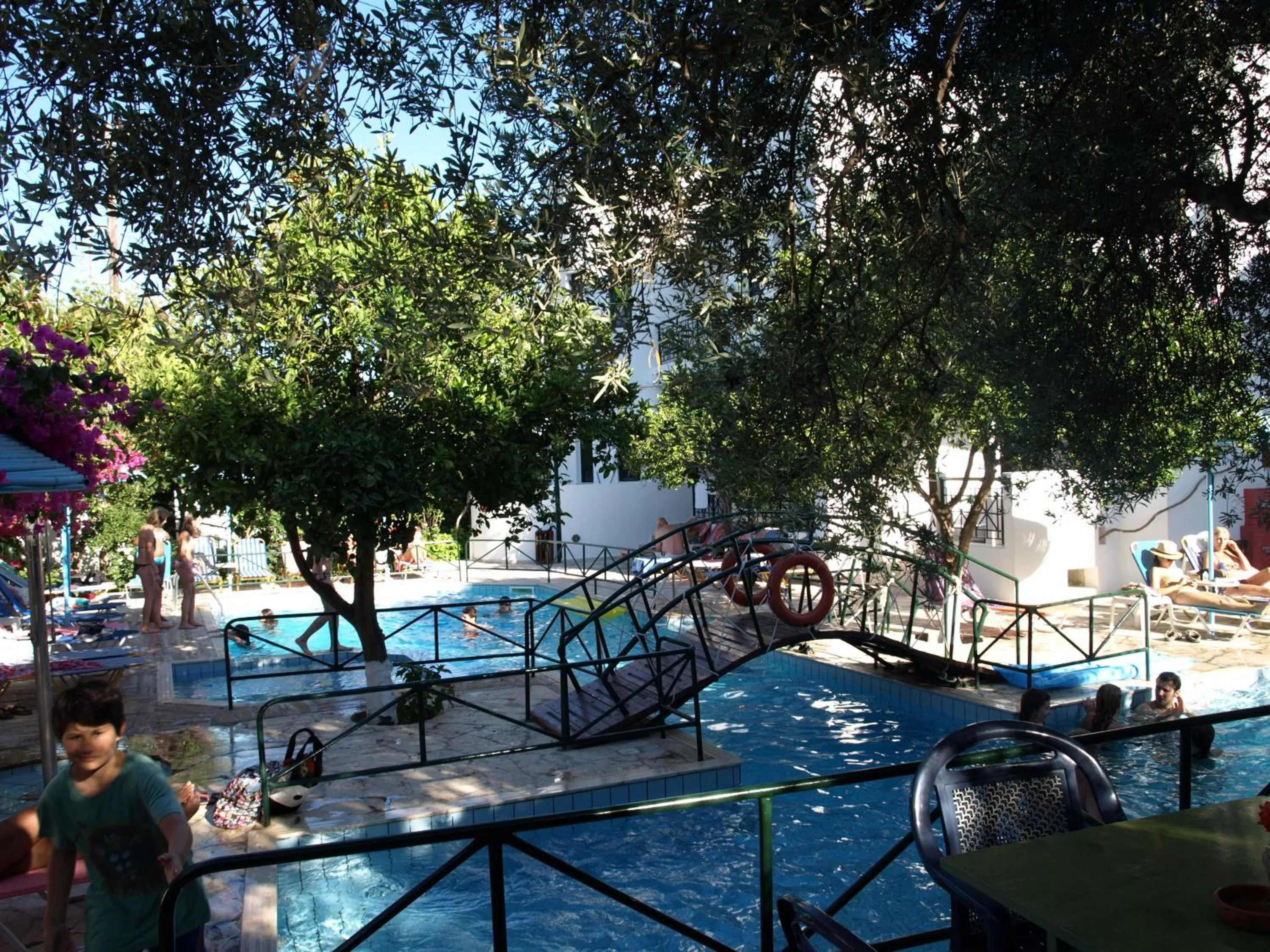 Swimming pool in Kastro Studios Apartments