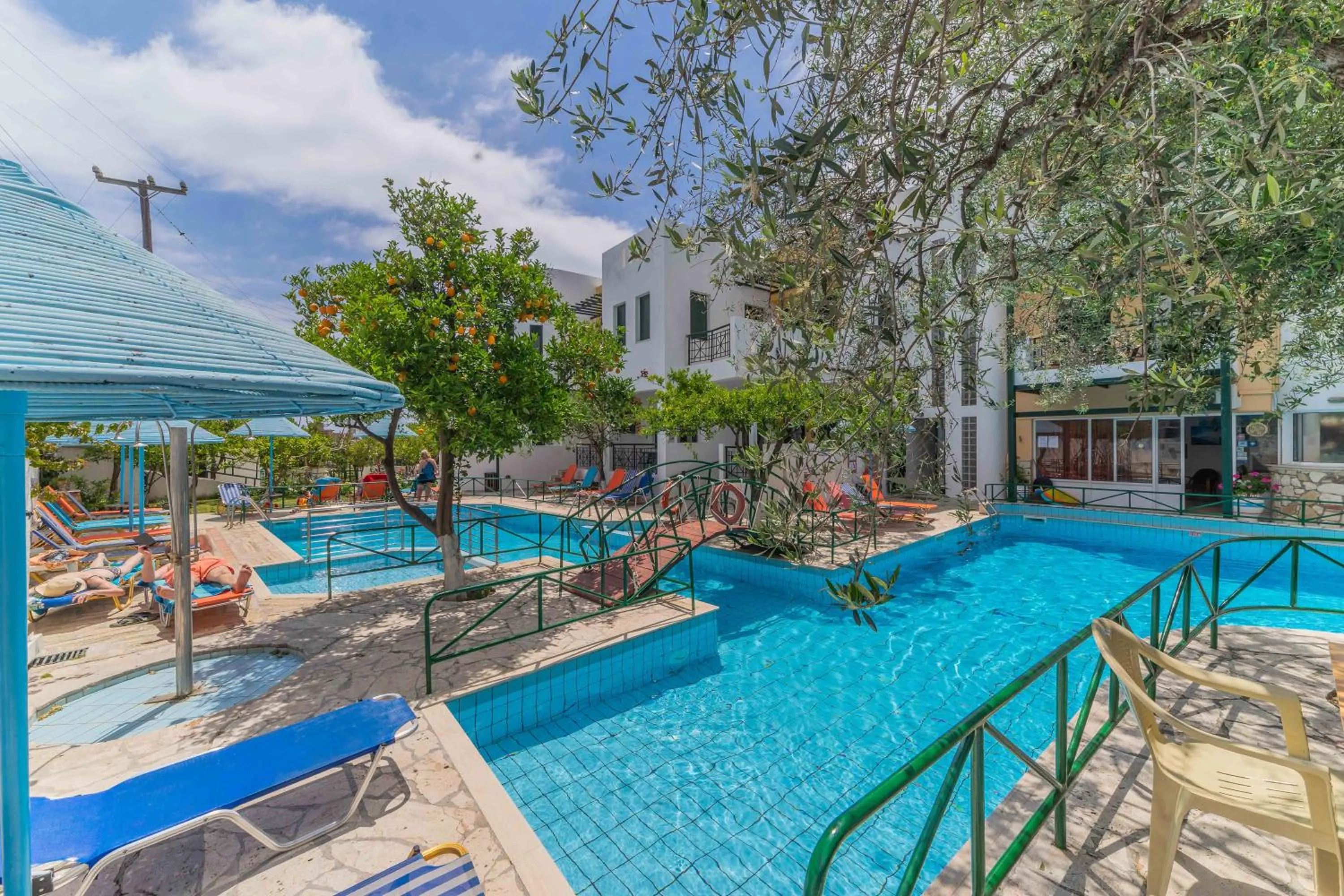 Swimming pool in Kastro Studios Apartments