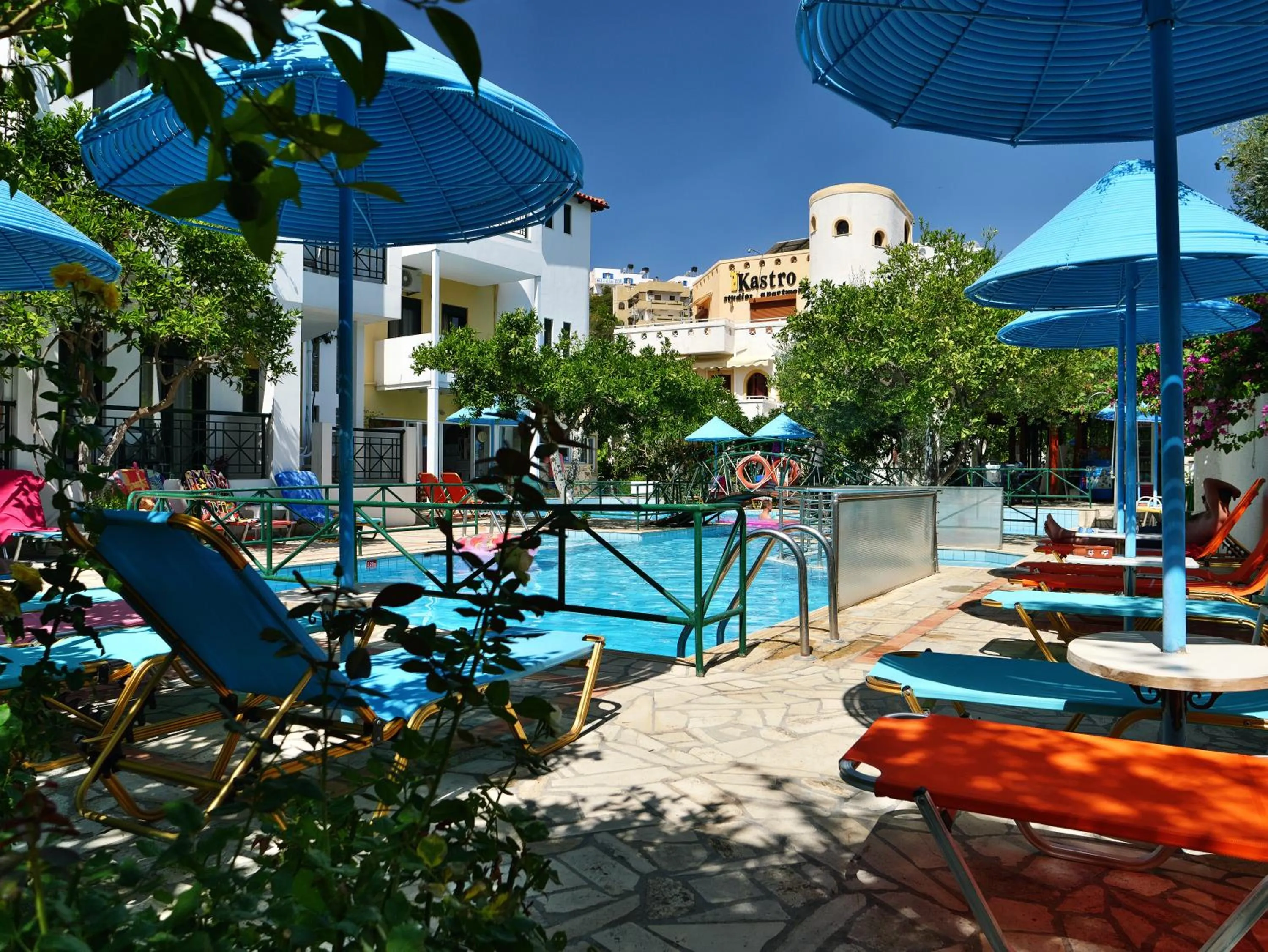 Swimming pool in Kastro Studios Apartments