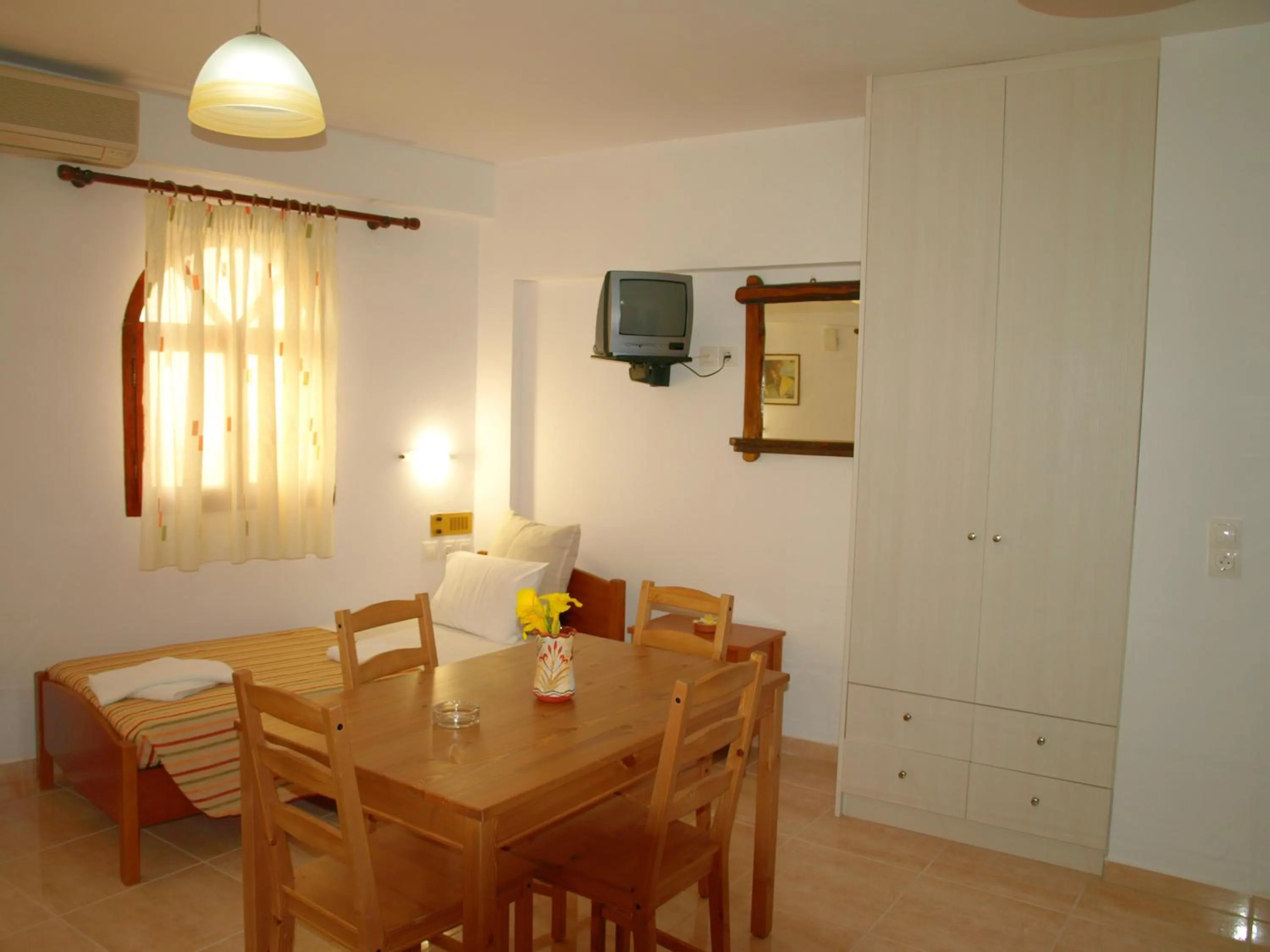 Photo of the whole room in Kastro Studios Apartments