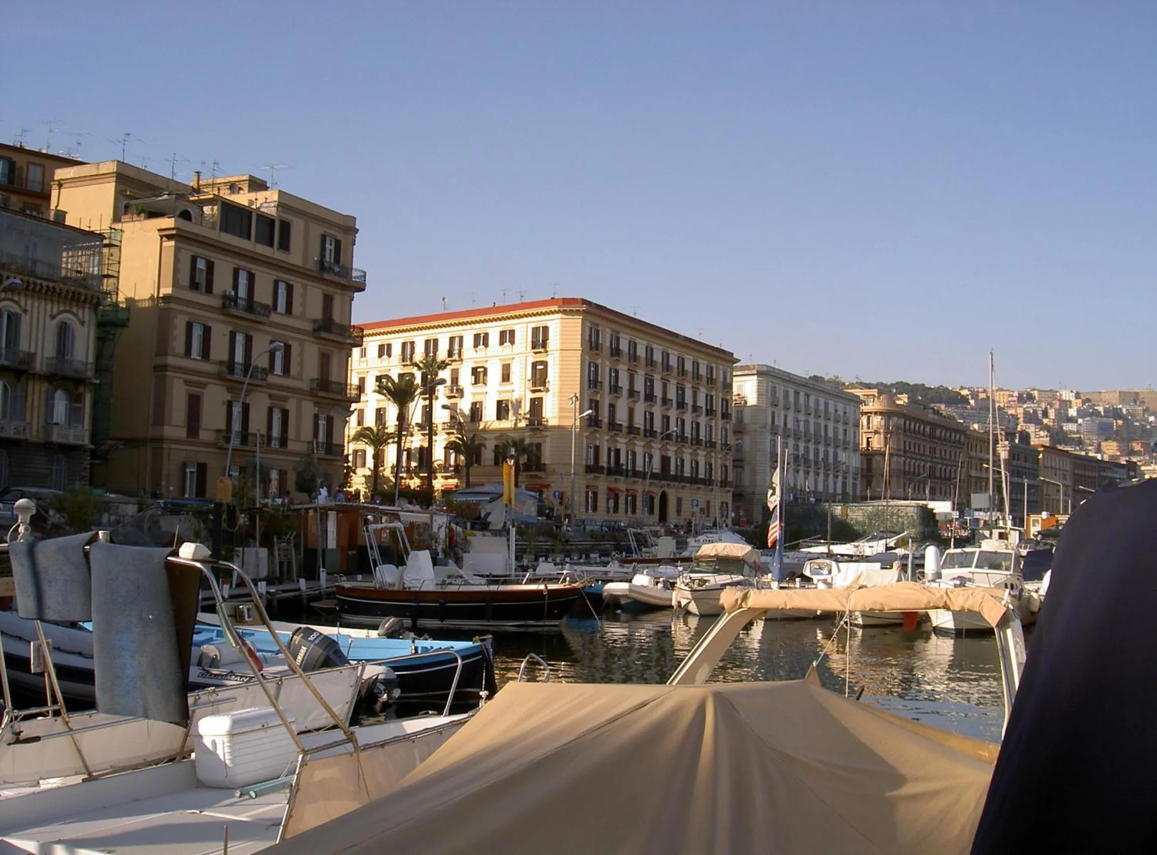 Property building in Caracciolo 10