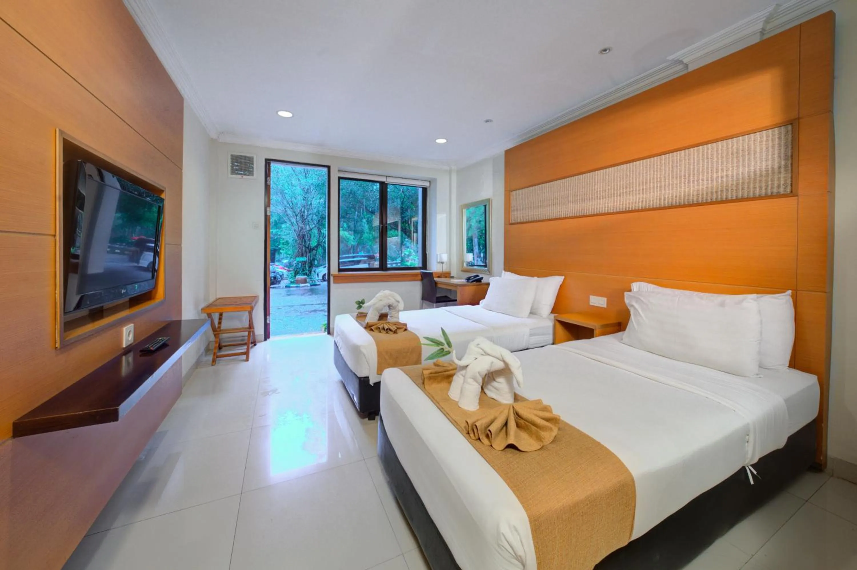 Bedroom, Bed in Safari Resort