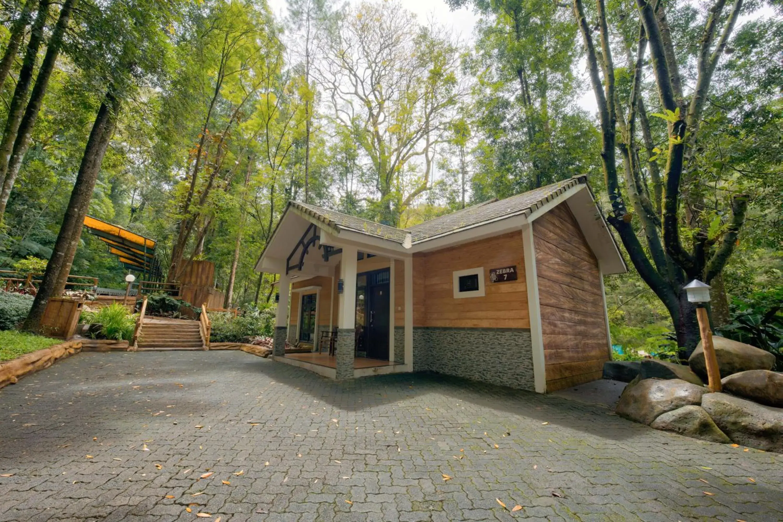 Zebra Deluxe Three-Bedroom Bungalow in Safari Resort Zebra Deluxe Three-Bedroom Bungalow in Safari Resort