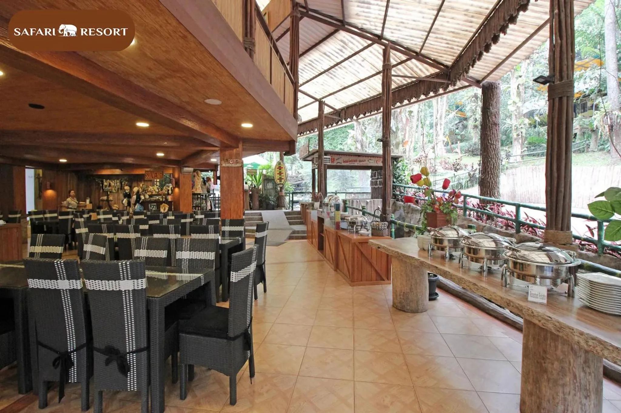 Restaurant/places to eat in Safari Resort