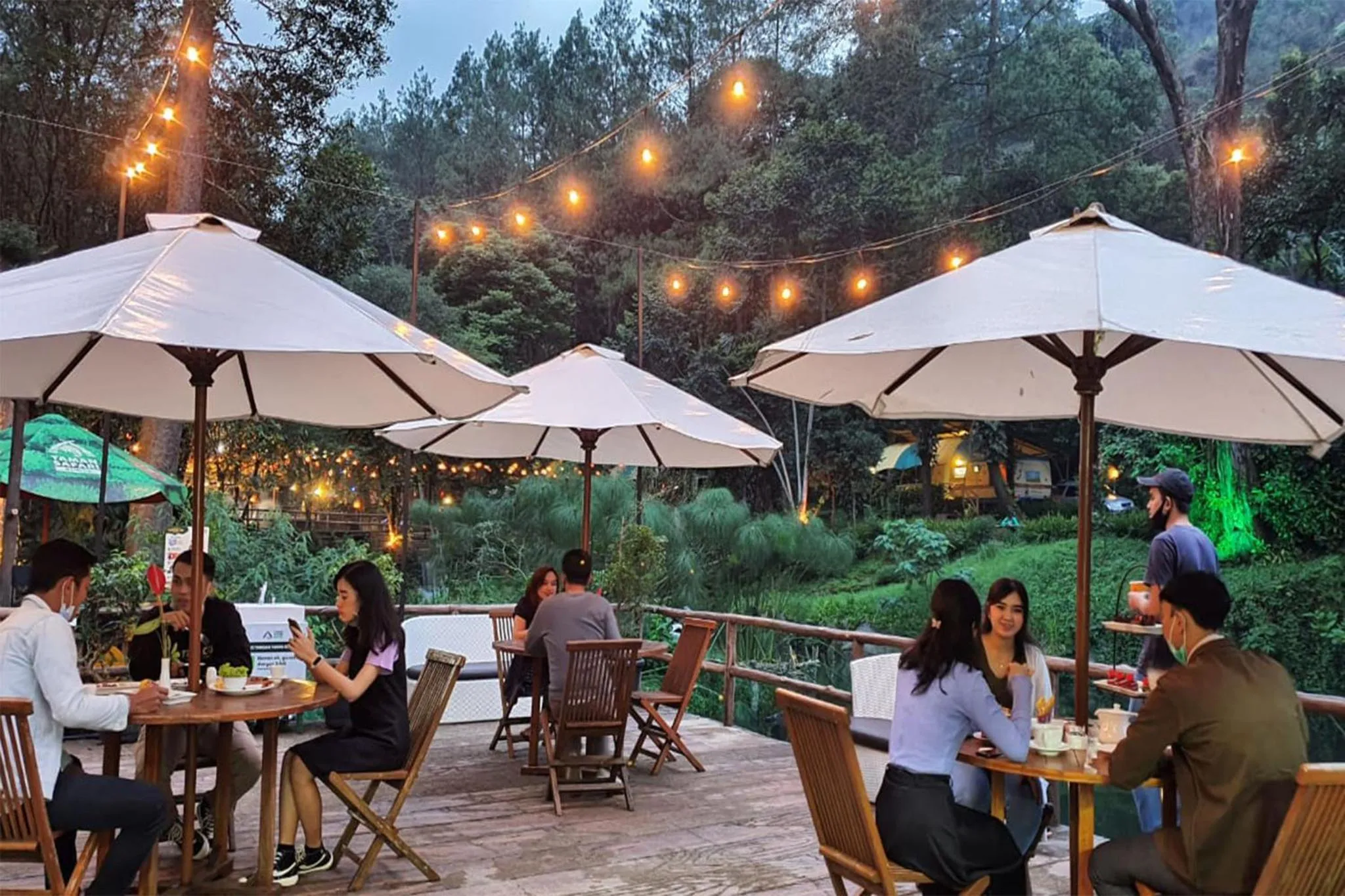 Restaurant/places to eat in Safari Resort