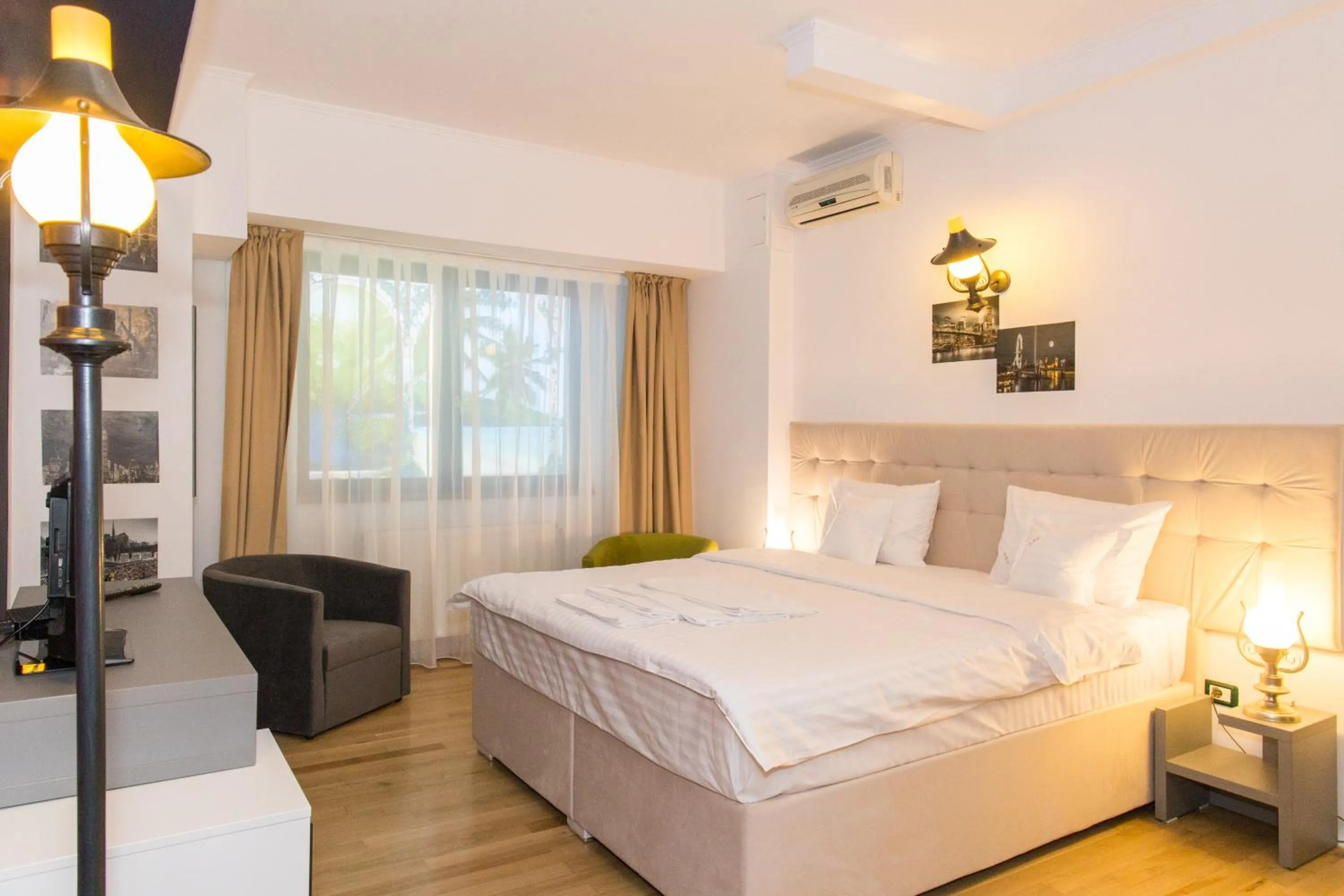 Bed in Ambra Boutique Hotel & Bistro