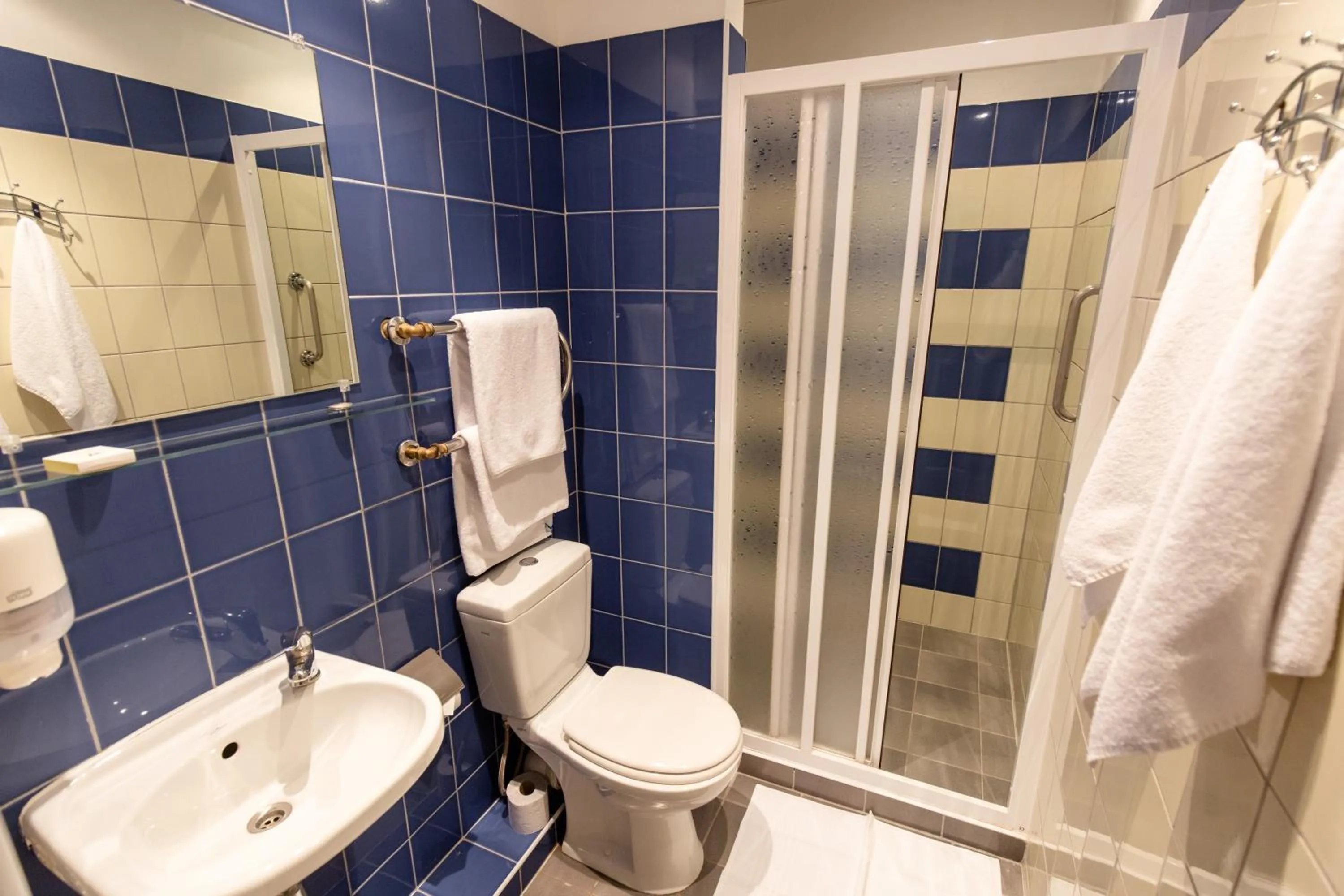 Photo of the whole room in Sports Hotel